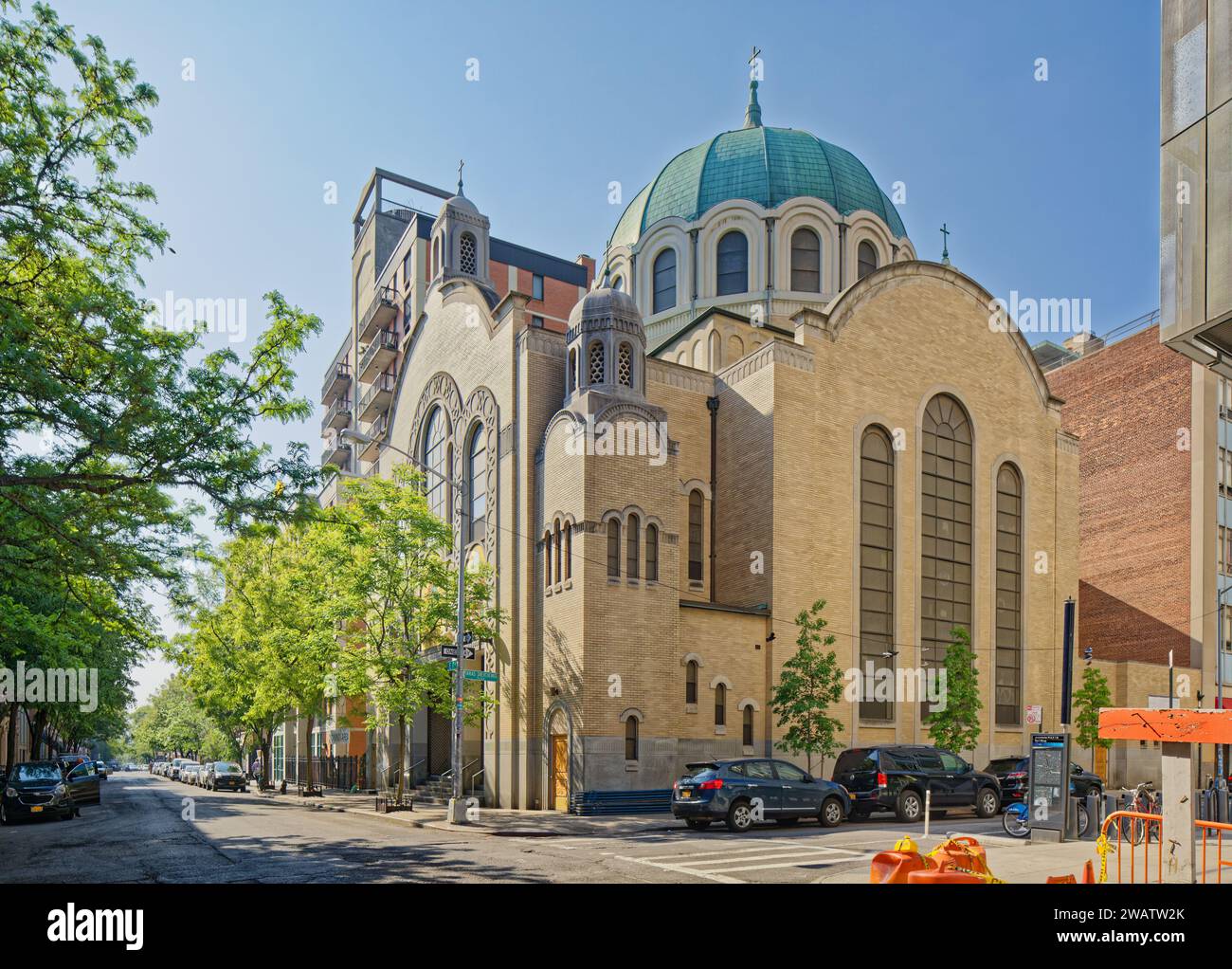 St. Die George Ukrainisch-katholische Kirche wurde 1978 von Apollinaire Osadca im byzantinischen Revival-Stil mit Kuppel und vergoldeten Mosaiken erbaut. Stockfoto