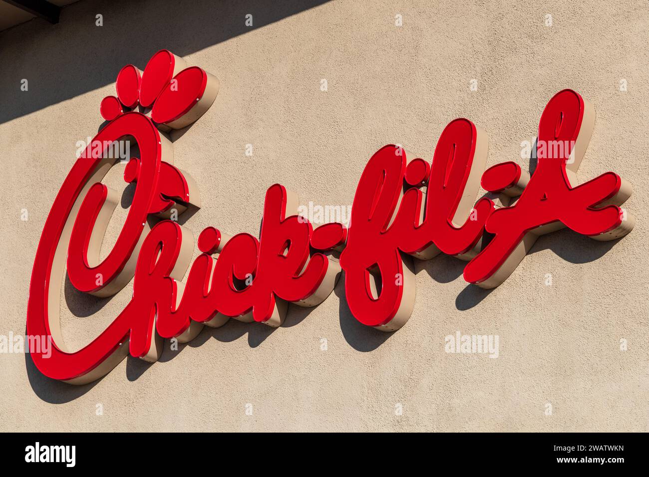 Rancho Cucamonga, KALIFORNIEN - 25. Dezember 2023: Chick-Fil-A ist eine amerikanische Fast-Food-Restaurantkette, die sich auf Hühnchen-Sandwiches spezialisiert hat. Stockfoto