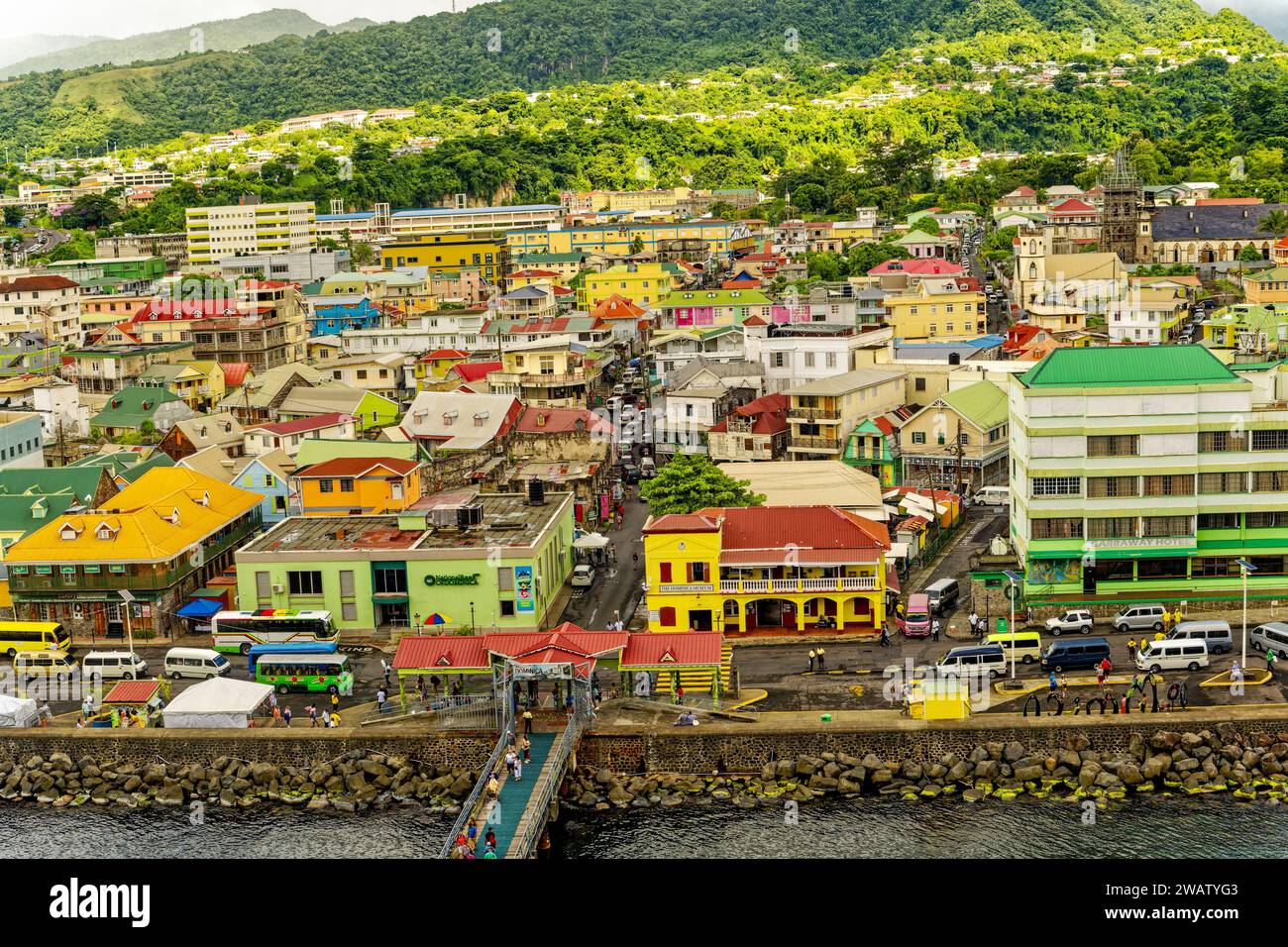 ROSEAU, DOMINICA – 5. Dezember 2023: Dominica ist ein Inselstaat auf den Westindischen Inseln. Die Wirtschaft der Insel erholt sich noch immer von der COVID-Lockdown Stockfoto