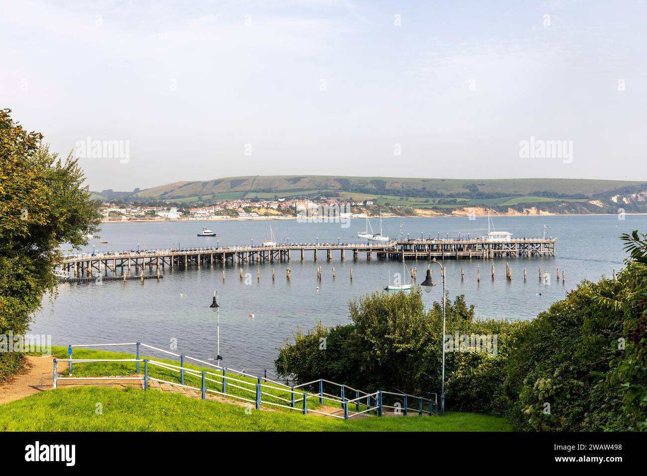 Swanage an der englischen Küste in Dorset und der Pier in Swanage Bay, Dorset, England, UK, 2023 Stockfoto