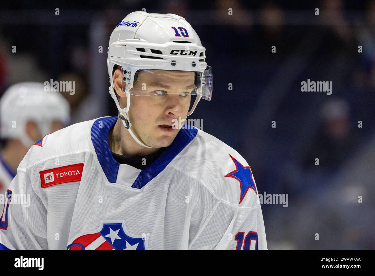 5. Januar 2024: Rochester American Stürmer Brandon Biro (10) Skates in der dritten Periode gegen die Cleveland Monsters. Die Rochester Americans veranstalteten die Cleveland Monsters in einem Spiel der American Hockey League in der Blue Cross Arena in Rochester, New York. (Jonathan Tenca/CSM) Stockfoto