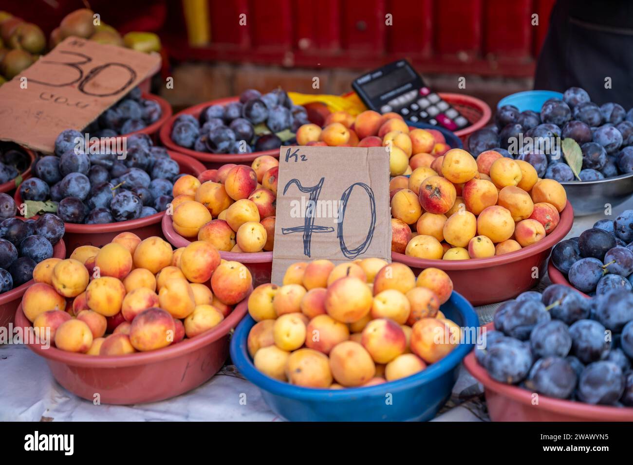 Obst auf dem Osh Basar, Bischkek, Kirgisistan Stockfoto