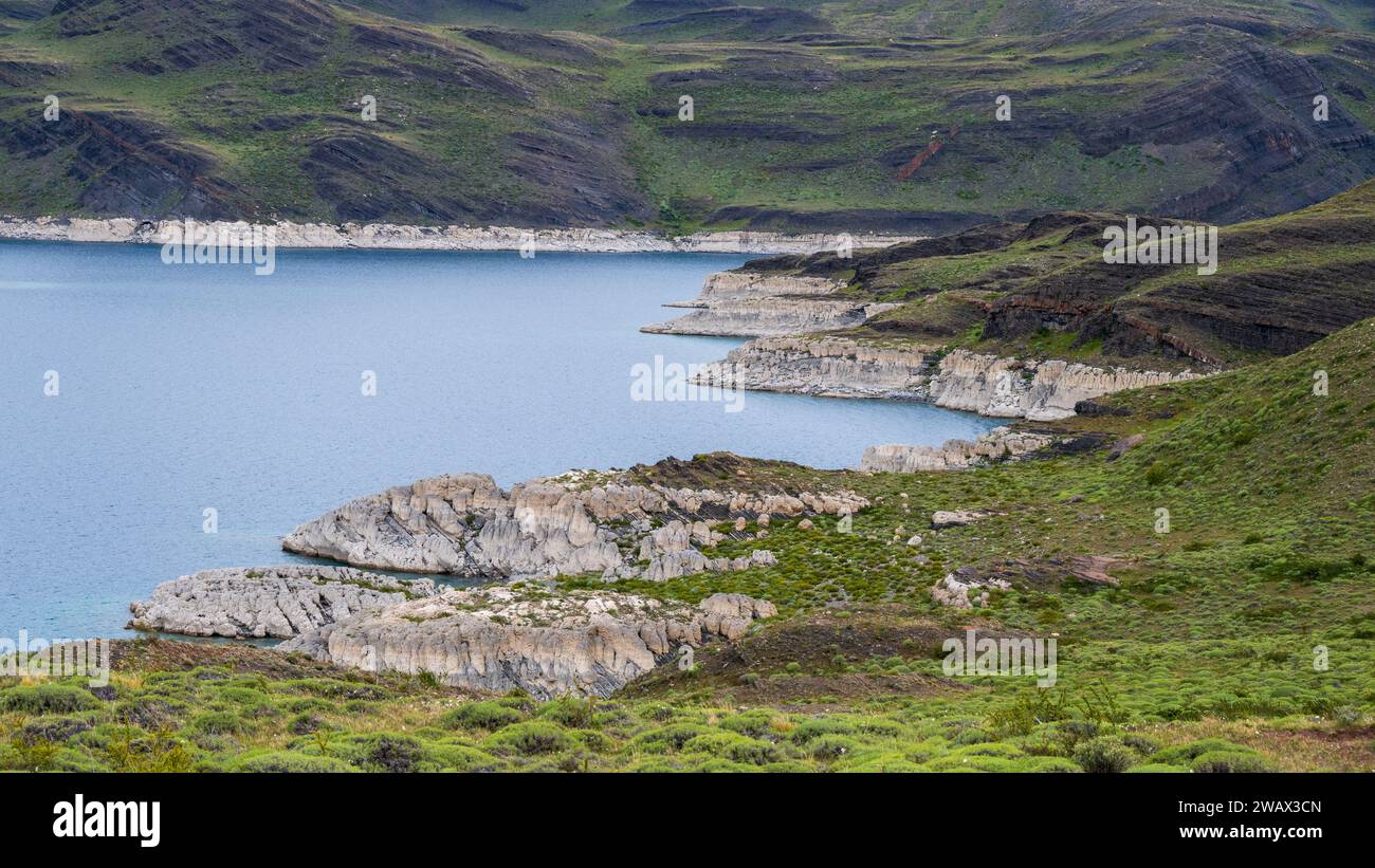 Thrombolite-Formationen am Sarmiento-See, Nationalpark Torres del Paine, Chile Stockfoto