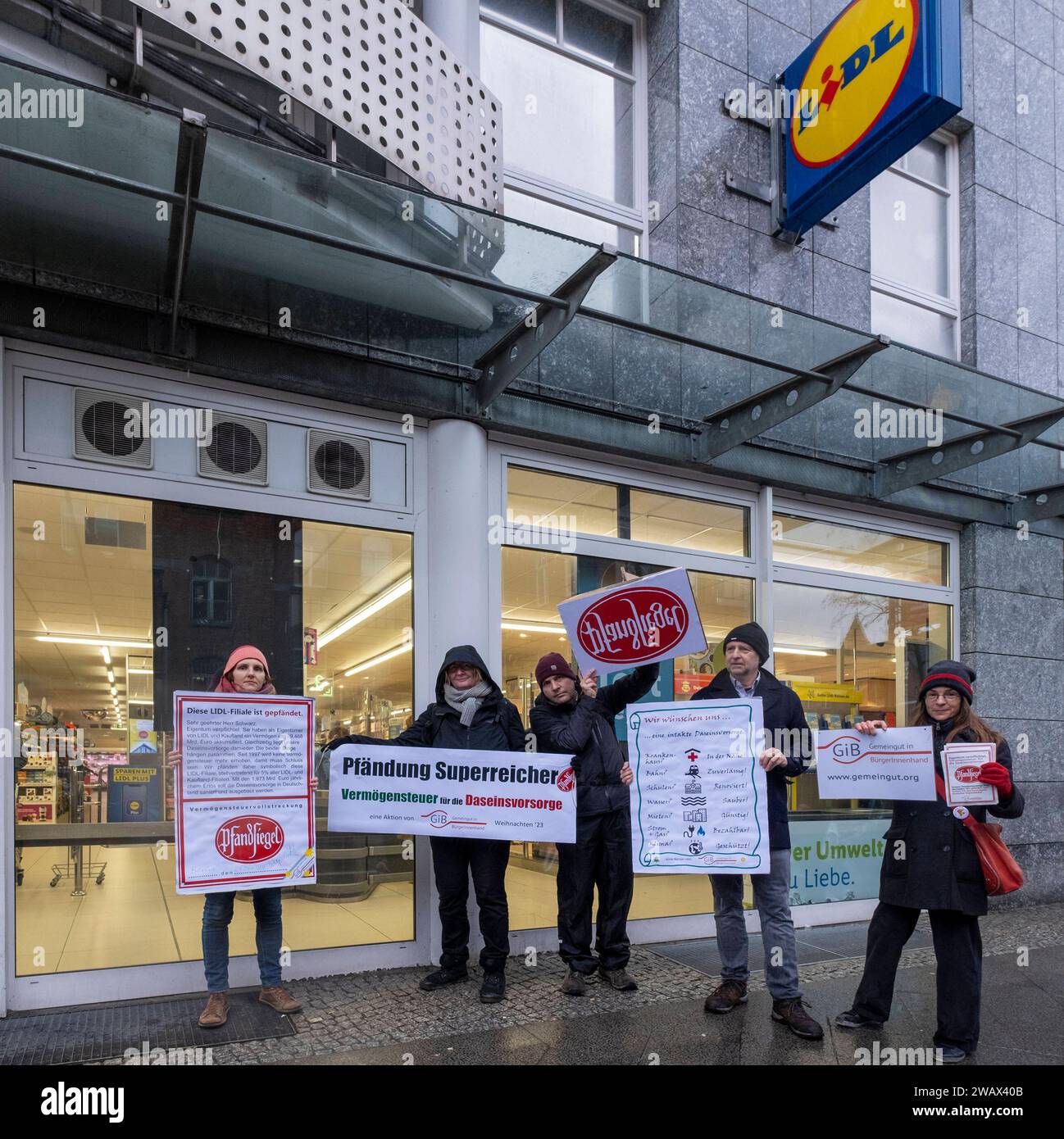 Symbolische Pfändungen von Superreichen Deutschland, Berlin, 21.12.2023
