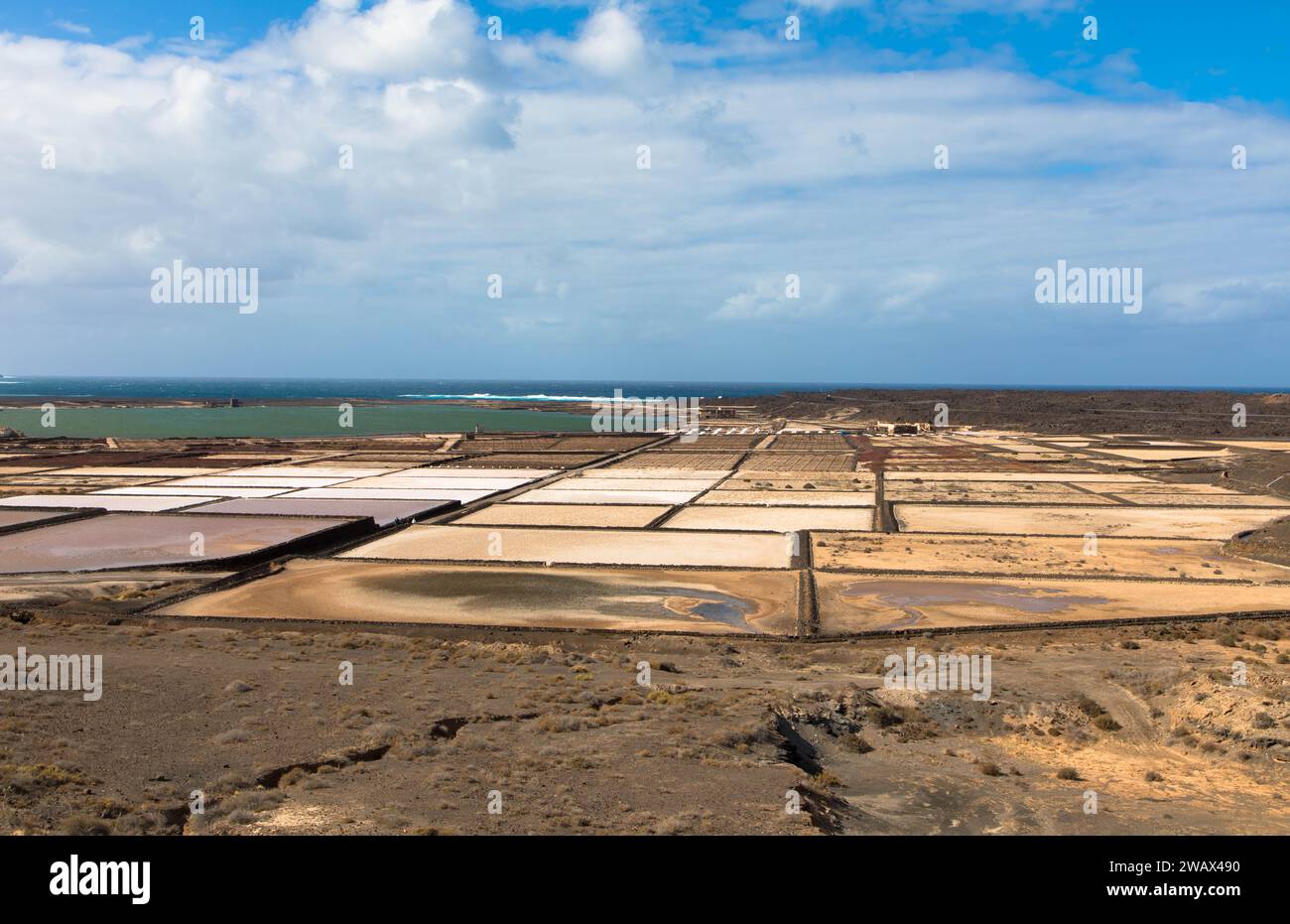 Die Salinas de Janubio sind die größten Salzflächen der Kanarischen