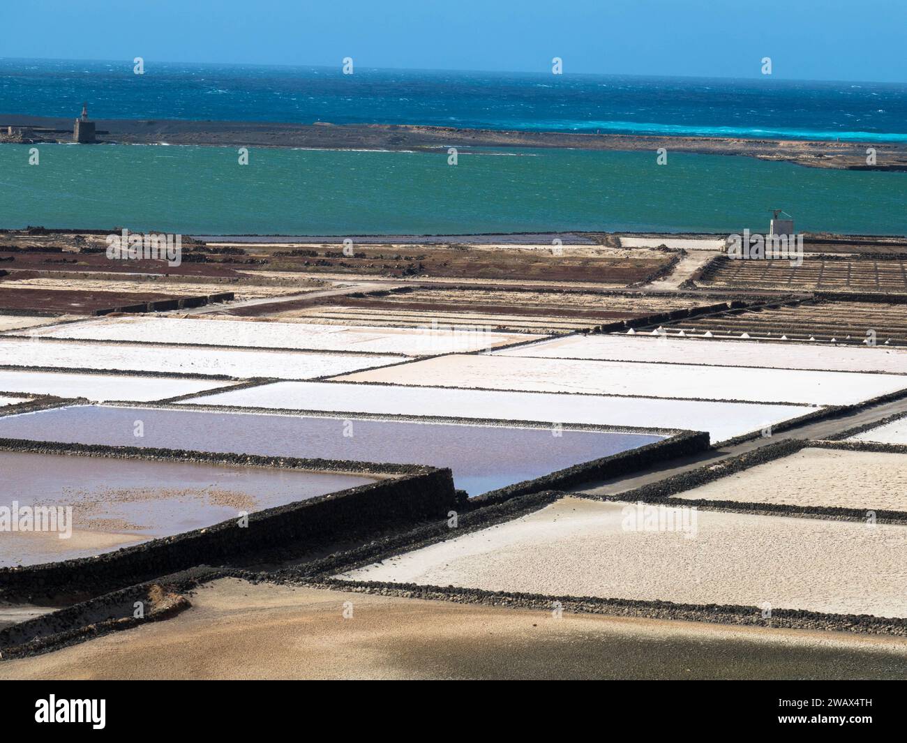 Die Salinas de Janubio sind die größten Salzflächen der Kanarischen