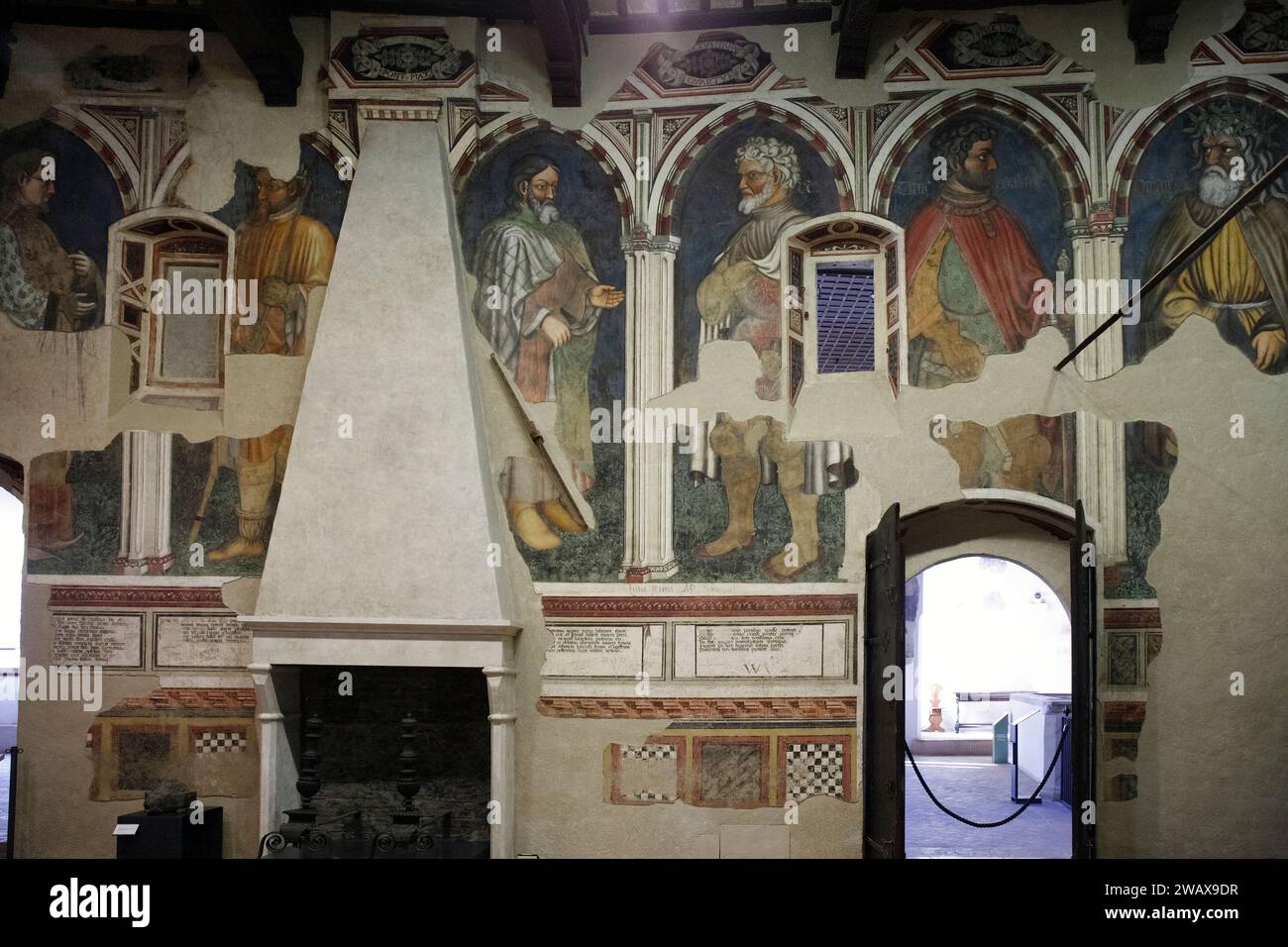 Italien Umbrien Foligno: Palazzo Trinci. Hier gibt es eine Kunstgalerie und ein archäologisches Museum. Zimmer und Fresken Stockfoto