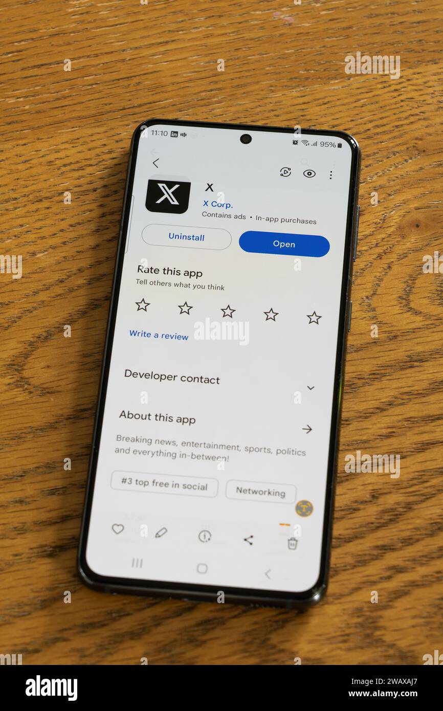 Die Installationsseite der X App (früher twitter) auf einem Smartphone-Bildschirm von der amerikanischen Firma X Corp, Großbritannien. Thema: Soziales Netzwerk, soziale Netzwerke Stockfoto