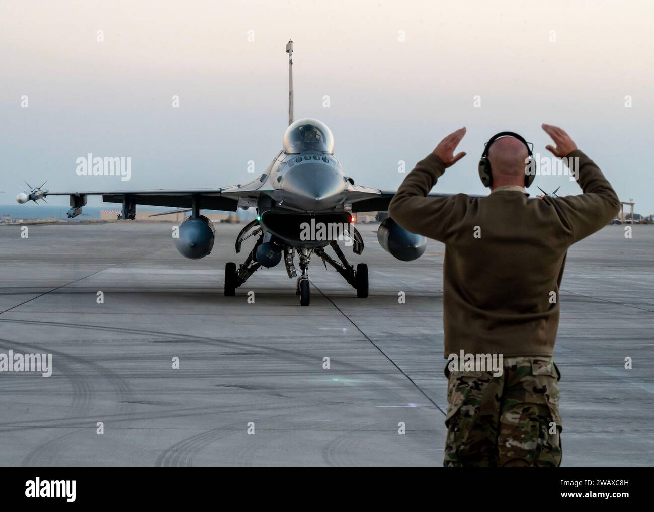 Die US Air Force und die Royal Bahraini Air Force nehmen an einer gemeinsamen Ballast Cannon Übung Teil. 6, 2024. Foto von Sgt. Megan Floyd Stockfoto