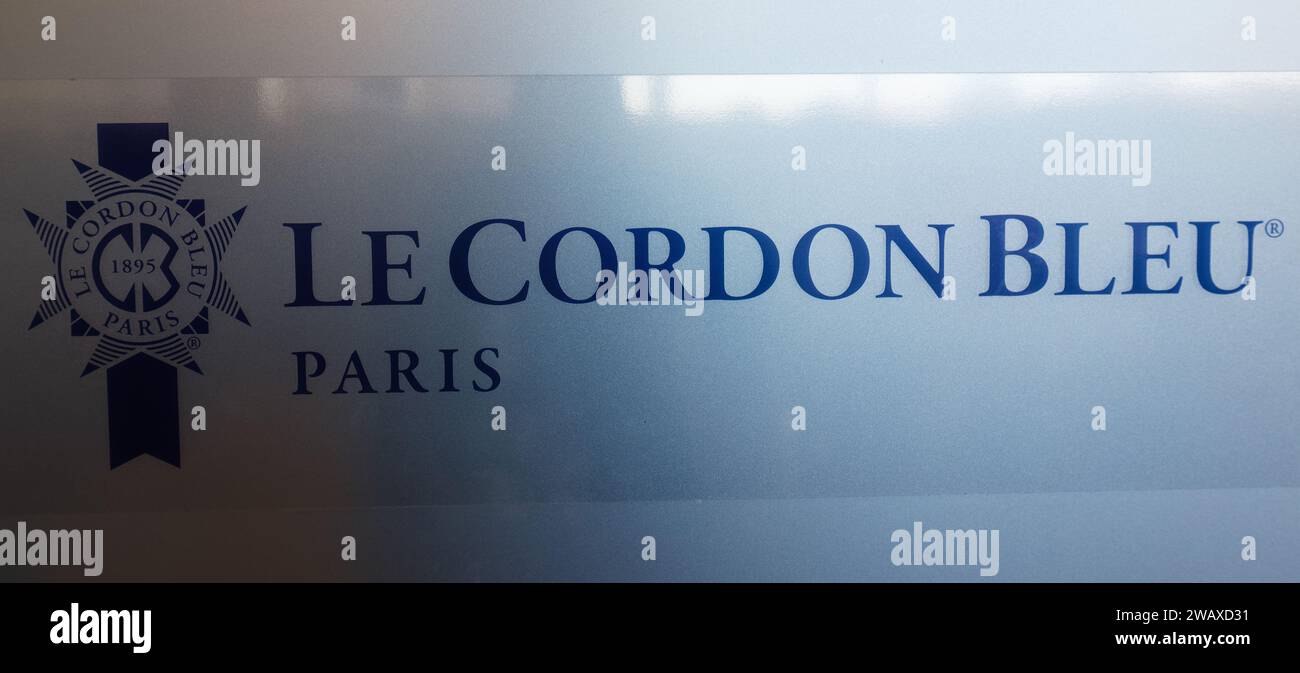 Das Logo der Kochschule Le Cordon Bleu. 1895 in Paris gegründet, gilt es heute als das größte Netzwerk von Kulinarik- und Gastgewerbeschulen Stockfoto