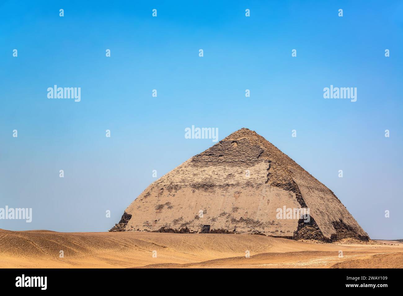 Wunderschöner Blick auf die Bent Pyramide in Dahshur, Ägypten Stockfoto