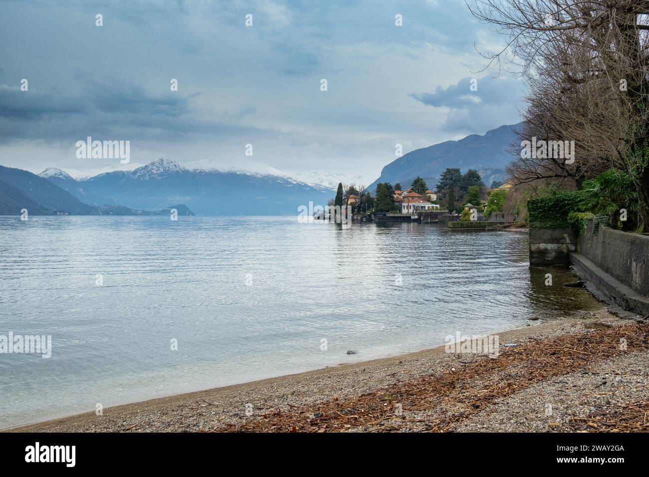 Am See des romantischen Dorfes Mandello del Lario, Comer See, Seenregion, Lombardei, Italien Stockfoto