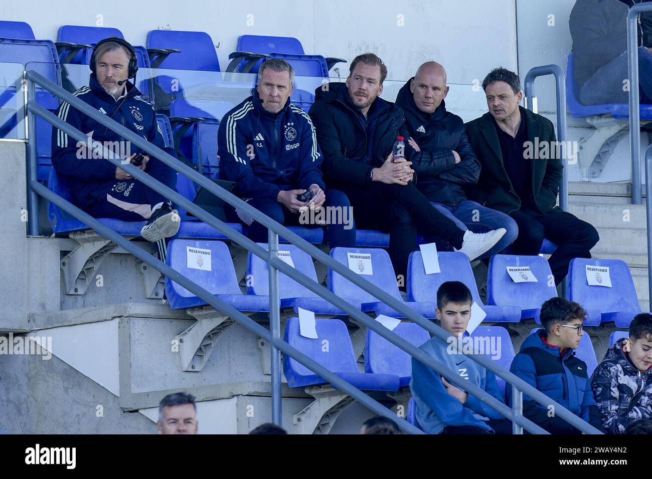 Cadiz, Spanien. Januar 2024. Cadiz, 01.07.2024, Estadio Antonio Barbadillo, niederländische Eredivisie, Fußballsaison 2023/2024. Trainingskamp Ajax, Freundschaft zwischen Ajax und Hannover'96, Richard Witschge, Anton Scheutjens, Marijn Beuker: Fußballdirektor von Ajax, Jan van Halst und Kelvin de lang Credit: Pro Shots/Alamy Live News Stockfoto