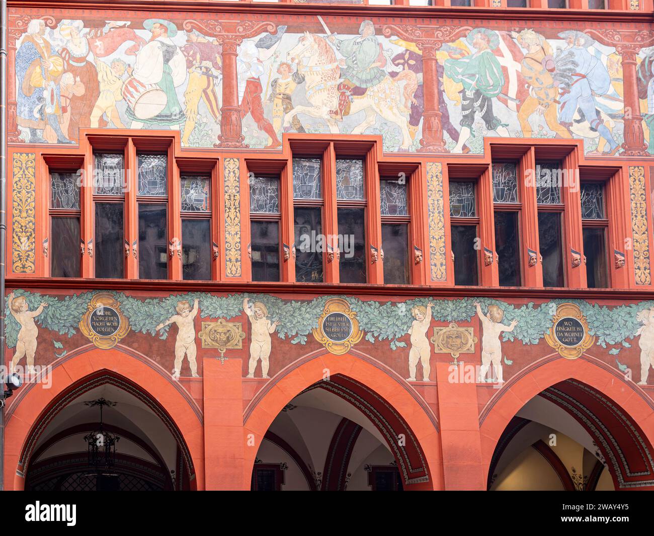 Dieses Fresko im Innenhof des Rathauses in Basel zeigt vor allem die Vereinigung der Kantone. Stockfoto