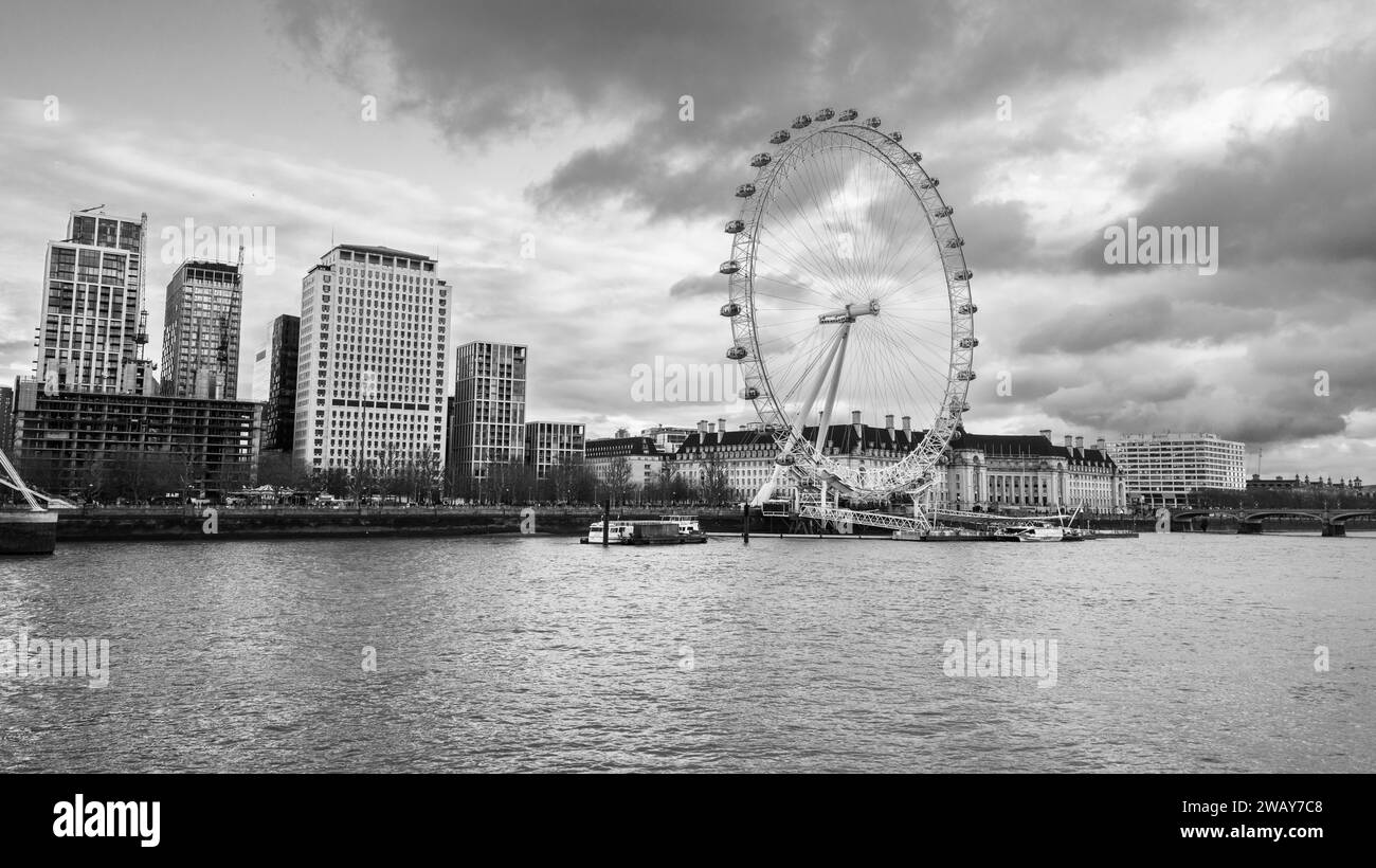 Das London Eye am Südufer der Themse in London England Stockfoto Das London Eye am Südufer der Themse in London England Stockfoto