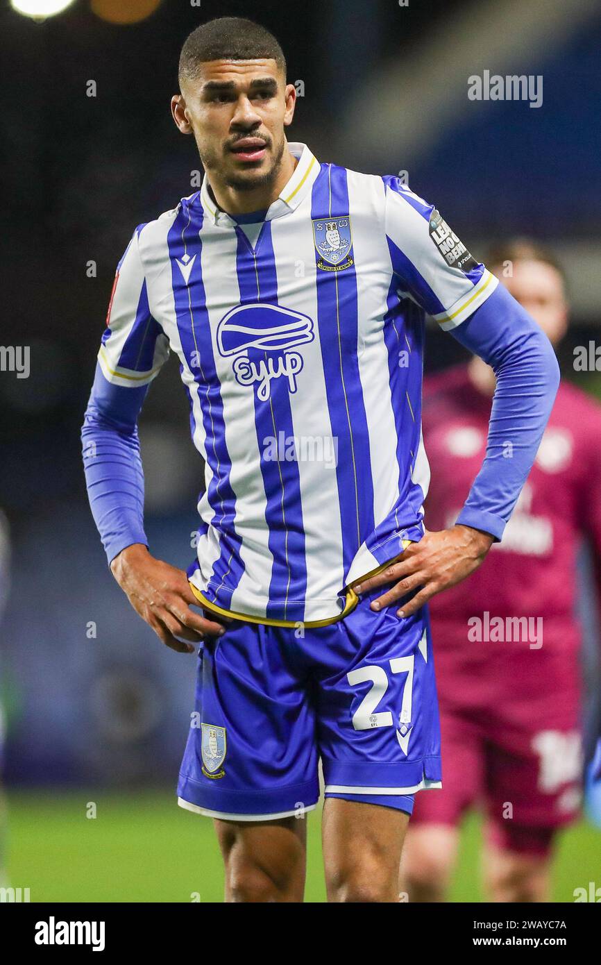 Sheffield, Großbritannien. Januar 2024. Sheffield Wednesday Stürmer Ashley Fletcher (27) in Aktion während des Spiels der 3. Runde des Sheffield Wednesday FC gegen Cardiff City FC Emirates FA Cup im Hillsborough Stadium, Sheffield, England, Großbritannien am 6. Januar 2024 Credit: Every Second Media/Alamy Live News Stockfoto