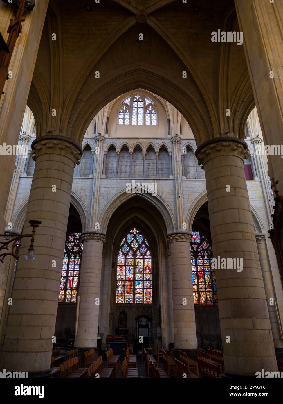 Blick auf die Innenkirche der Kathedrale von My Lady in Tongeren in Belgien Stockfoto