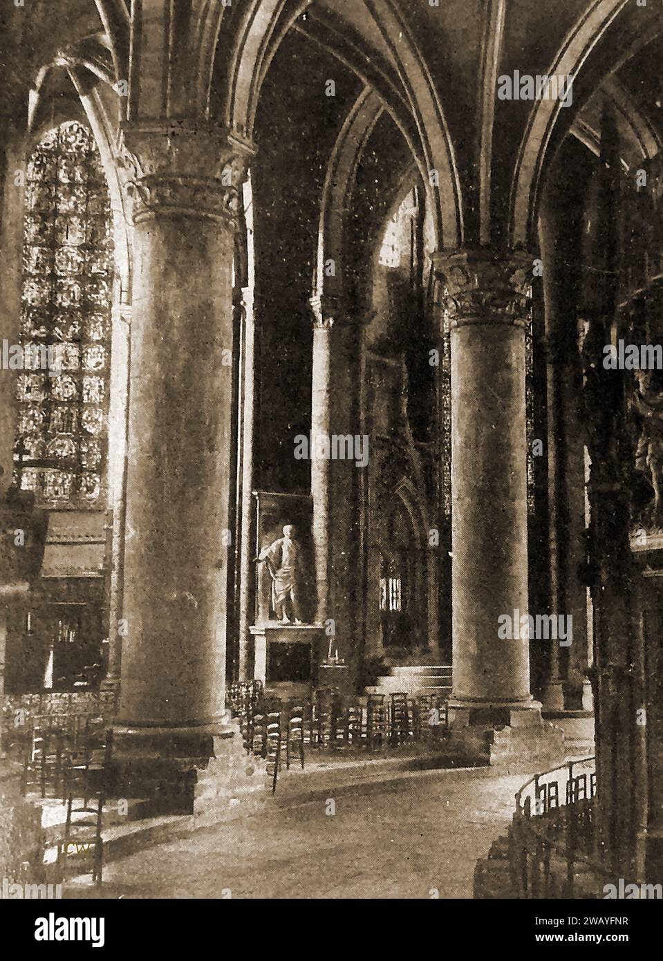 Kathedrale von Chartres, Frankreich 1947 - im Ambulatorium - Cathédrale de Chartres, France en 1947 - Intérieur du Déambulatoire - Stockfoto