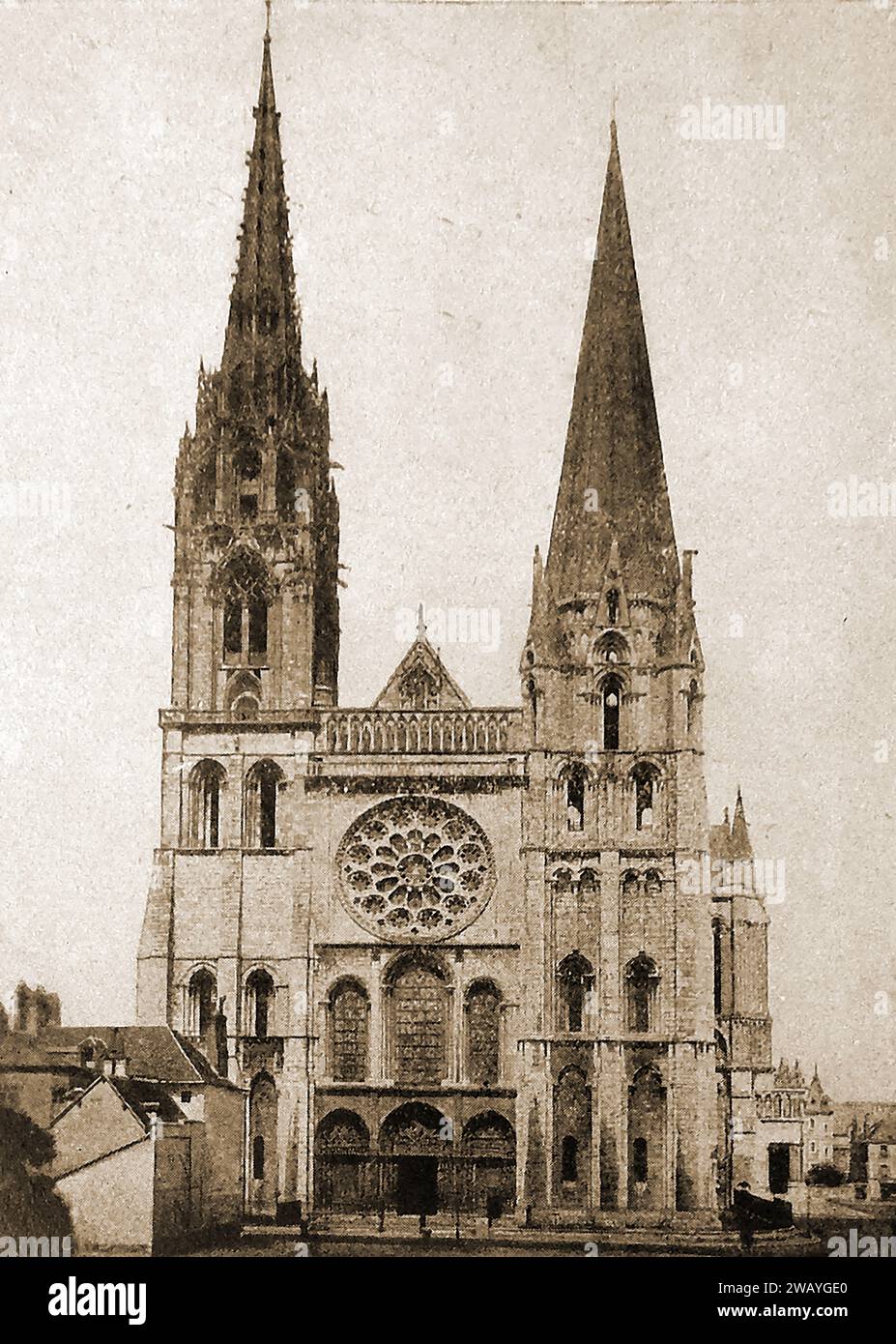 Kathedrale von Chartres, Frankreich 1947 - die Fassade - Cathédrale de Chartres, Frankreich en 1947 - La Fassade - Stockfoto