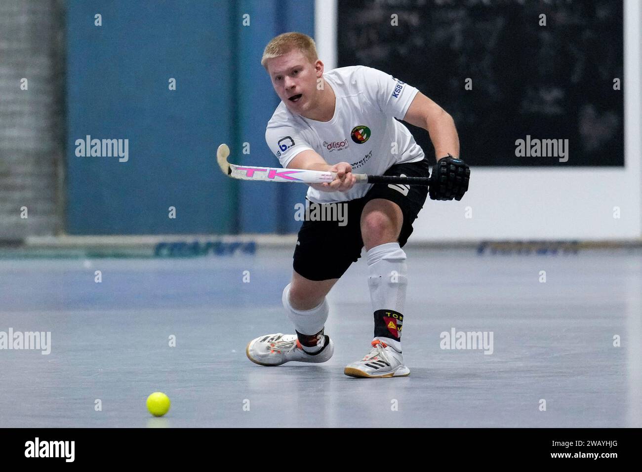 Mannheim, Deutschland. Januar 2024. Moritz Palm (TGF, 22), am Ball, Freisteller, Ganzkörper, Einzelbild, Einzelfoto, Aktion, 07.01.2024, Mannheim (Deutschland), Hallenhockey, 1. Bundesliga Süd, Herren, TSV Mannheim - TG Frankenthal Credit: dpa/Alamy Live News Stockfoto