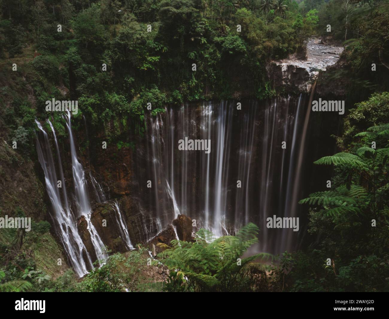 Dramatische Wasserfälle am Tumpak Sewu Wasserfall, Indonesien Stockfoto