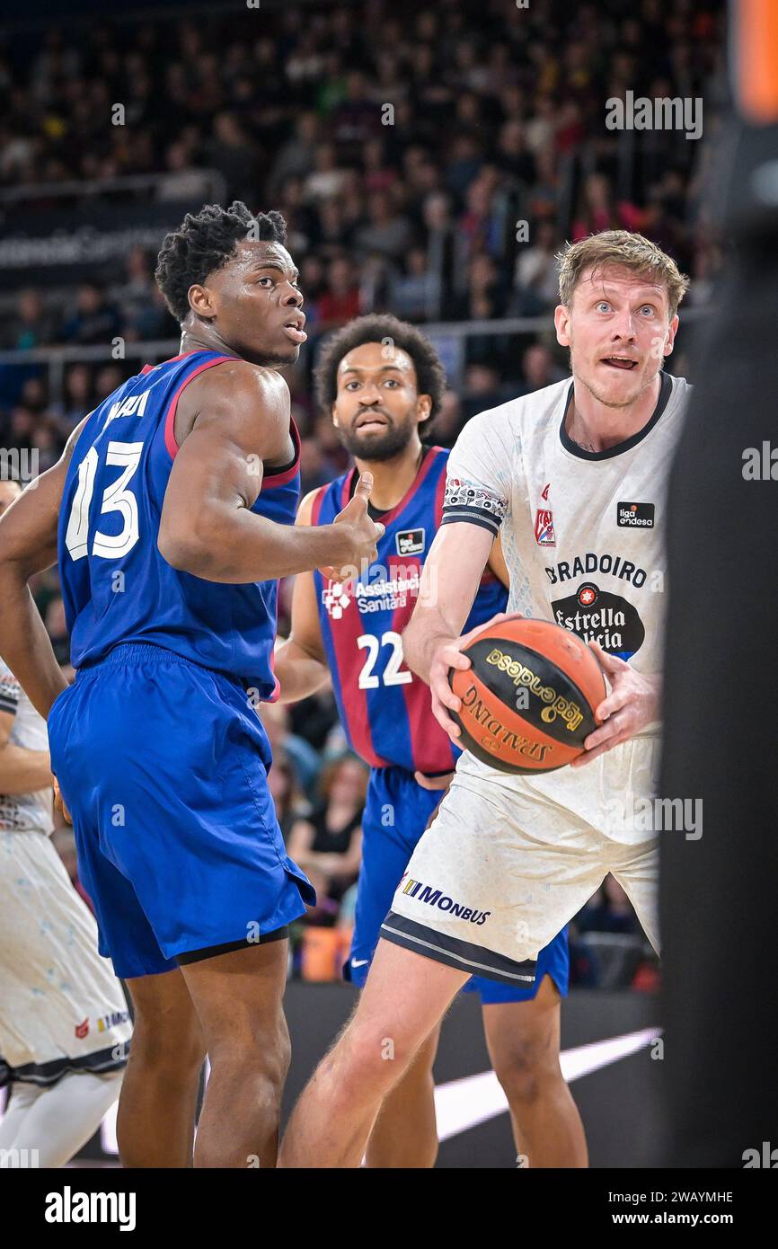 Barcelona, Spanien. Januar 2024. Artem Pustovyi (Monbus Obradoiro) während eines Liga ACB-Spiels zwischen Spanien: Barca und Monbus Obradorio am 7. Januar 2024 im Palau Blaugrana in Barcelona. (Foto: Felipe Mondino/SIPA USA) Credit: SIPA USA/Alamy Live News Stockfoto