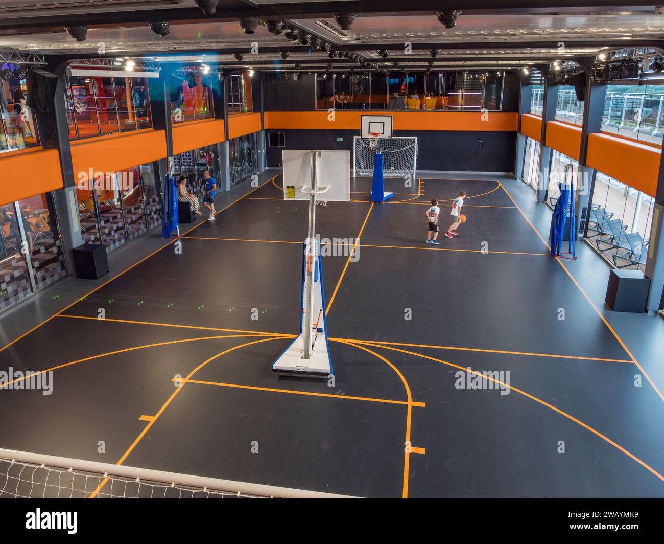 Die Sportsplex-Halle auf der MSC Euribia Segeln in Nordeuropa (23. Juli). Stockfoto