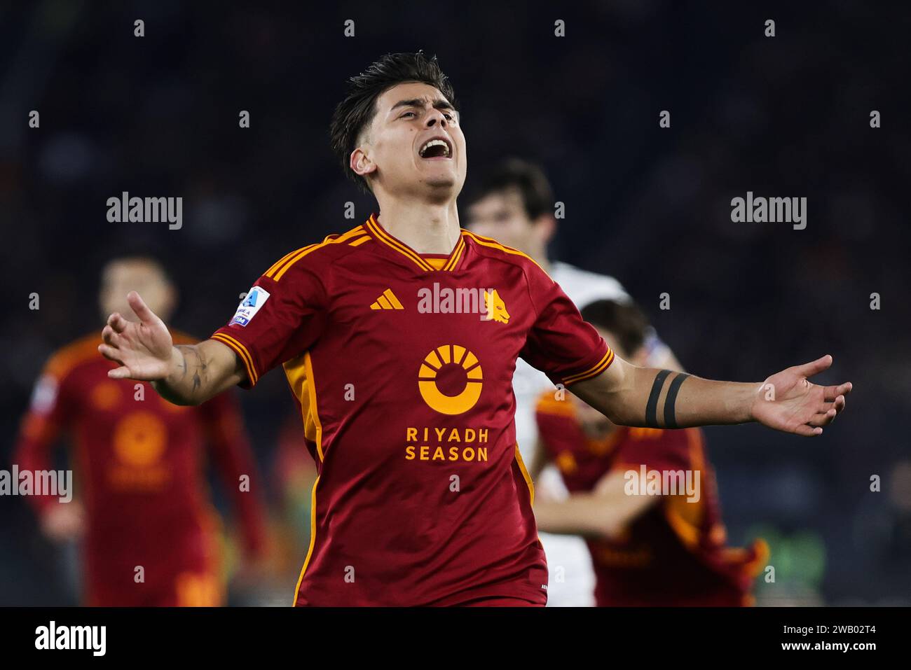 Rom, Italie. Januar 2024. Paulo Dybala von Roma reagiert während des italienischen Meisterschaftsspiels Serie A zwischen AS Roma und Atalanta BC am 7. Januar 2024 im Stadio Olimpico in Rom, Italien - Foto Federico Proietti/DPPI Credit: DPPI Media/Alamy Live News Stockfoto