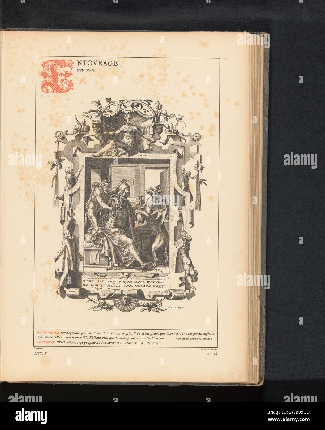 Reproduktion eines Abdrucks eines Mannes und zweier fabelhafter Kreaturen mit verziertem Rand von Dirck Volckertsz. Coornhert, Anonym, Nach Dirck Volckertsz. Coornhert, nach Covens & Mortier, um 1875 - in oder vor 1880 photomechanischer Druck AntwerpAfter Design by: Amsterdam Paper Photolithography Adult man. Fabelhafte Tiere (manchmal fälschlicherweise „Grotesken“ genannt); „Mostri“ (Ripa). Ornament  grotesk Stockfoto