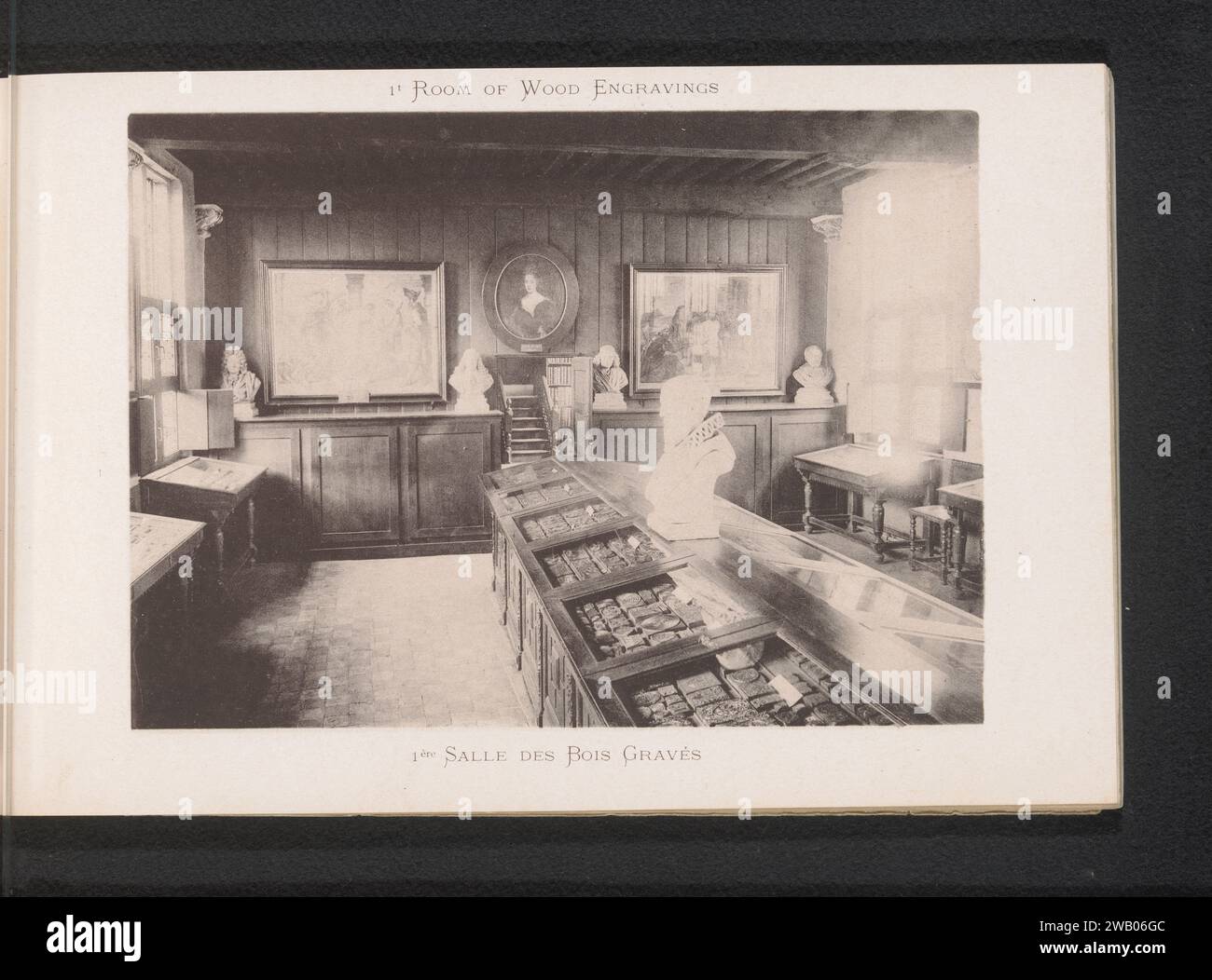 Raum mit Holzstichen und Holzstich, anonym, ca. 1892 - in oder vor 1897 fotomechanische Druckpapier Kollotypie Dauerausstellung, Museum. Druck, z. B.: Gravur, Ätzen, Lithographie (+ Stadien der Produktion von Kunstwerken) Museum Plantin-Moretus Stockfoto