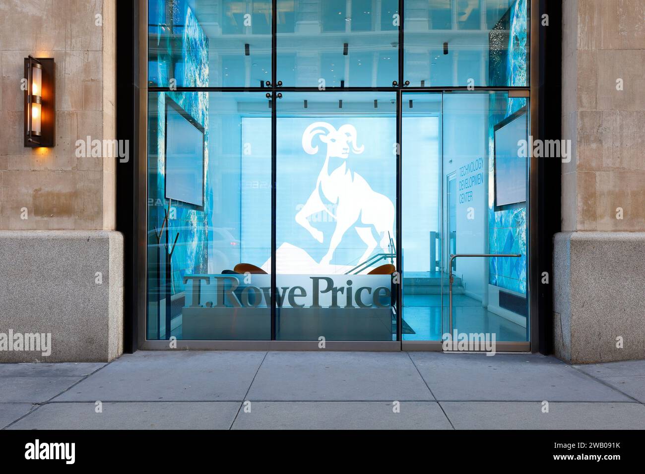T Rowe Price Technology Development Center, 233 Park Ave S, New York, New York, NYC, Ladenfront eines Firmenbüros im Viertel Union Square in Manhattan. Stockfoto