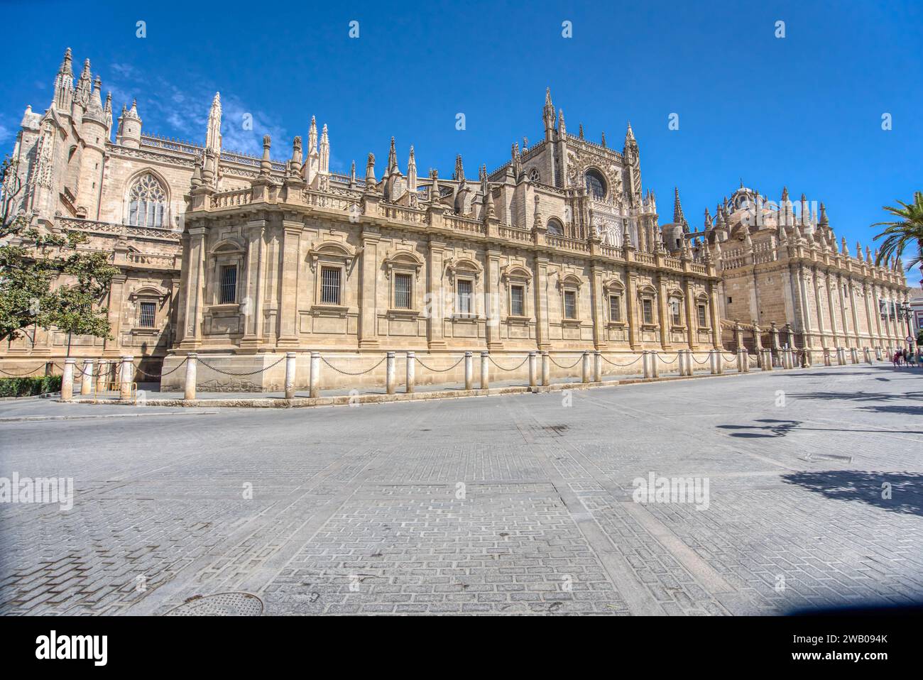Außenfassade der historischen Kathedrale von Sevilla, Spanien Stockfoto