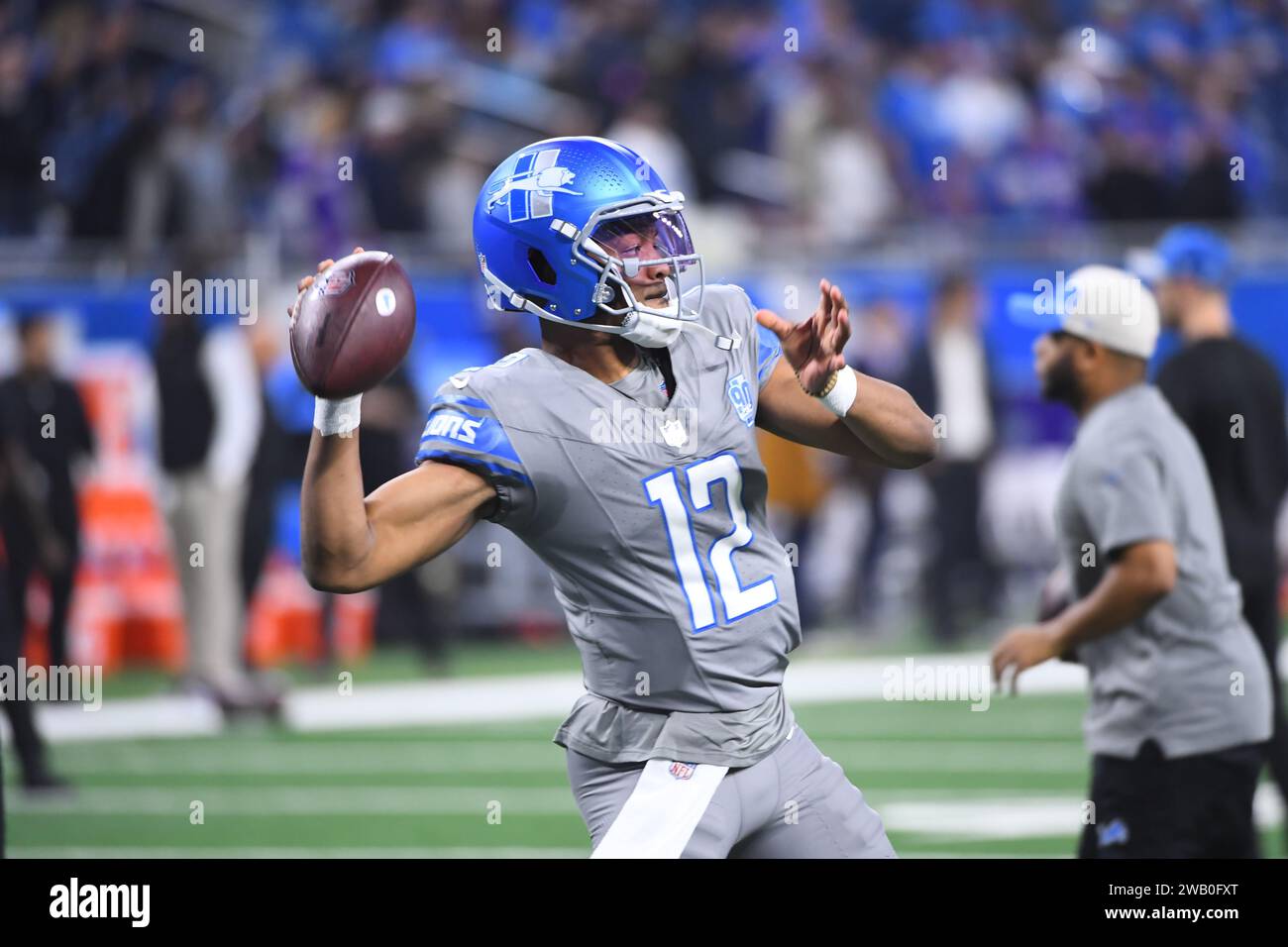 DETROIT, MI - 07. JANUAR: Detroit Lions Quarterback (12) Hendon Hooker wärmt vor dem Spiel zwischen Minnesota Vikings und Detroit Lions am 7. Januar 2024 im Ford Field in Detroit, MI (Foto: Allan Dranberg/CSM) (Foto: © Allan Dranberg/Cal Sport Media) Credit: CAL Sport Media/Alamy Live News Stockfoto