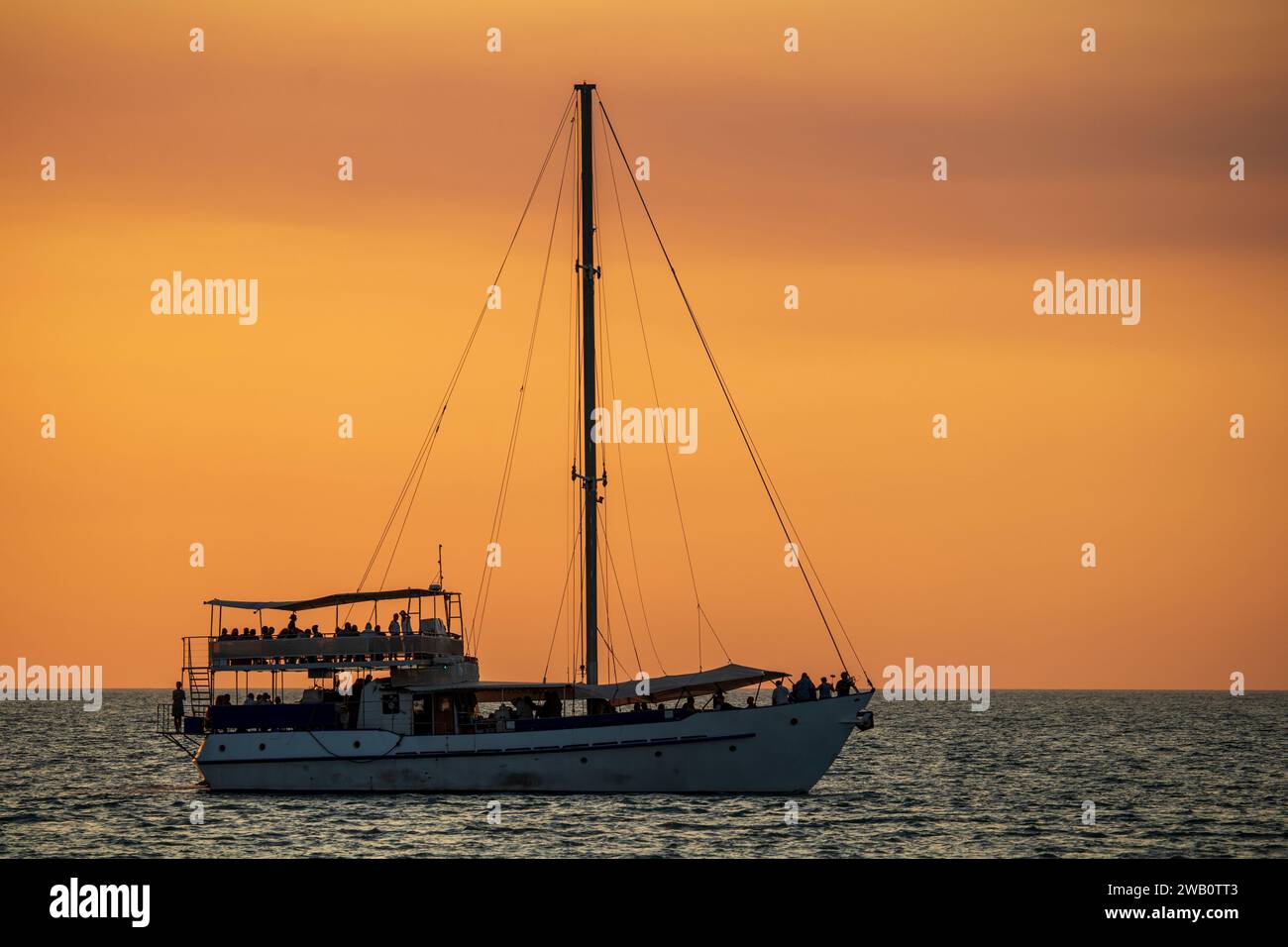 Bootstour bei Sonnenuntergang in Cullen Bay Stockfoto