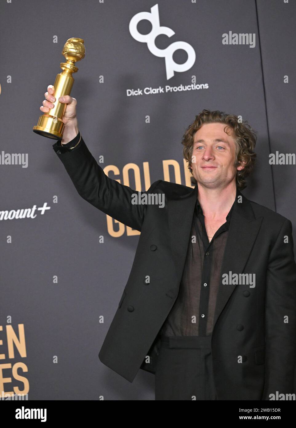 Beverly Hills, Usa. Januar 2024. Jeremy Allen White tritt hinter den Kulissen auf, nachdem er den Preis für die beste Leistung eines männlichen Schauspielers in einer Fernsehserie - Musical oder Comedy Award für „The Bear“ während der 81. Jährlichen Golden Globe Awards im Beverly Hilton in Beverly Hills, Kalifornien am Sonntag, den 7. Januar 2024 gewonnen hat. Foto: Chris Chew/UPI Credit: UPI/Alamy Live News Stockfoto