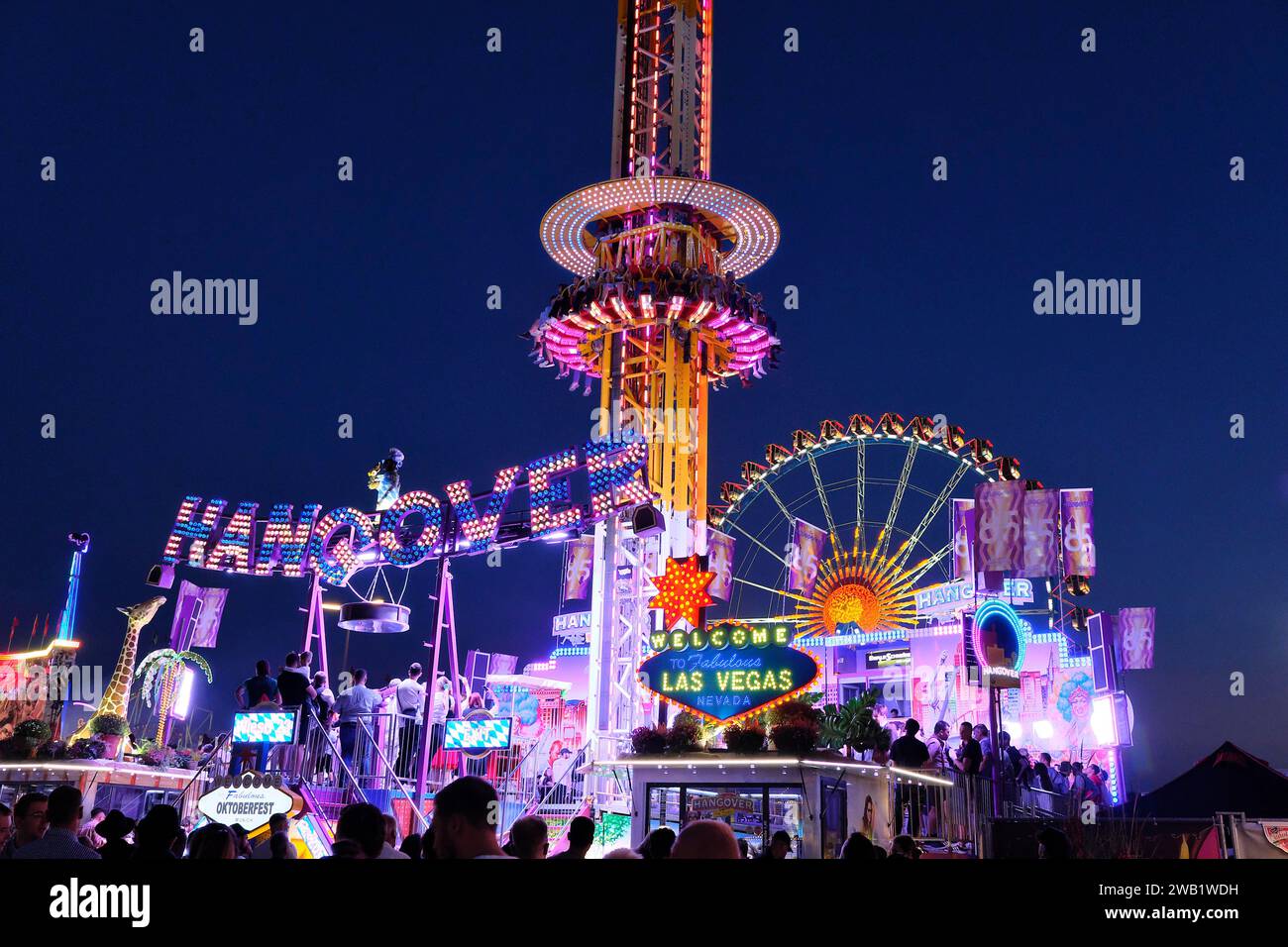 Oktoberfest, Abend, beleuchtete Messe KATER, München, Bayern, Deutschland Stockfoto