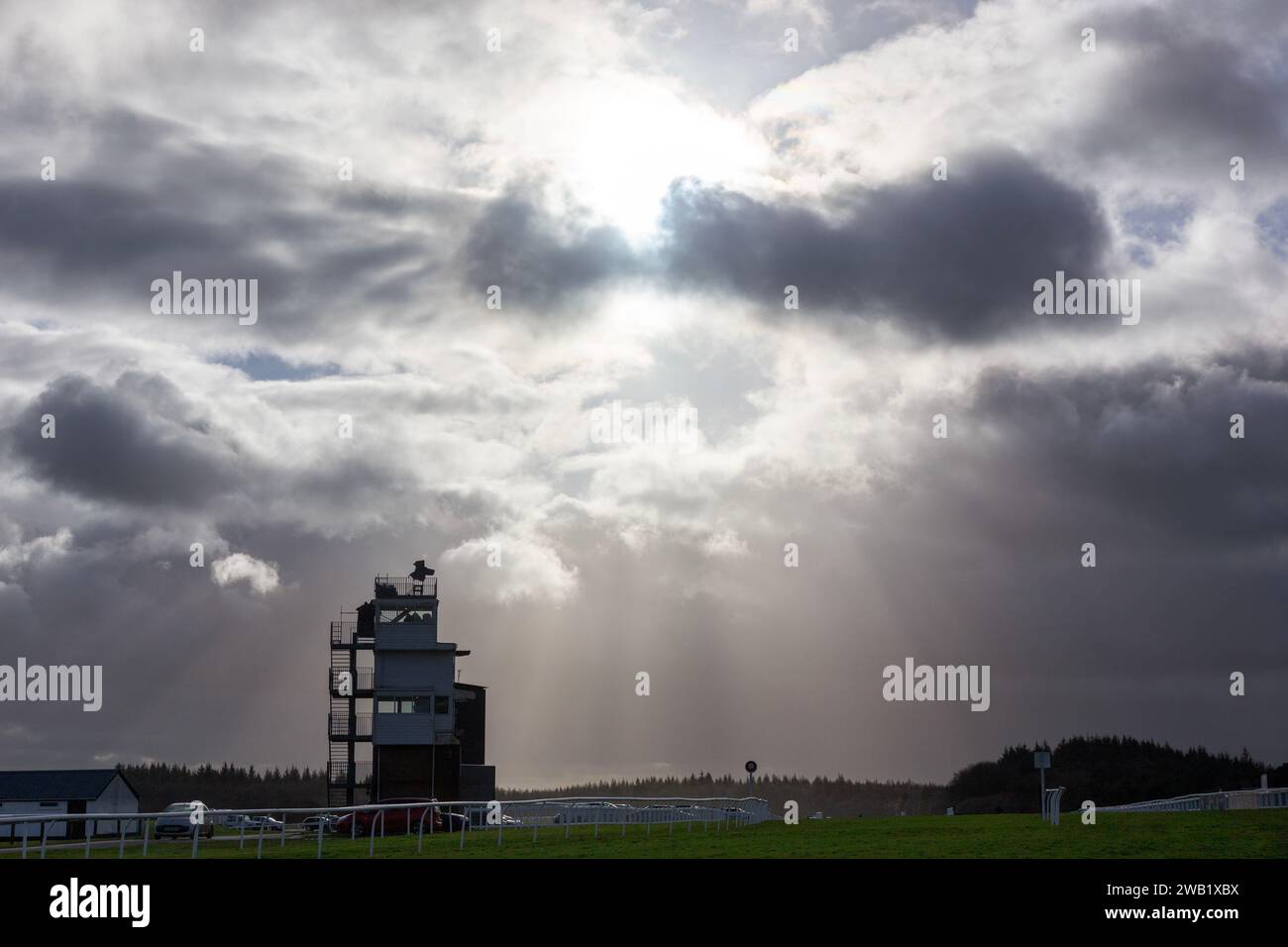 Exeter Racecourse ist ein Vollblut-Pferderennen in der Nähe der Stadt Exeter, Devon, England. In der Region ist sie als Haldon Racecourse bekannt Stockfoto