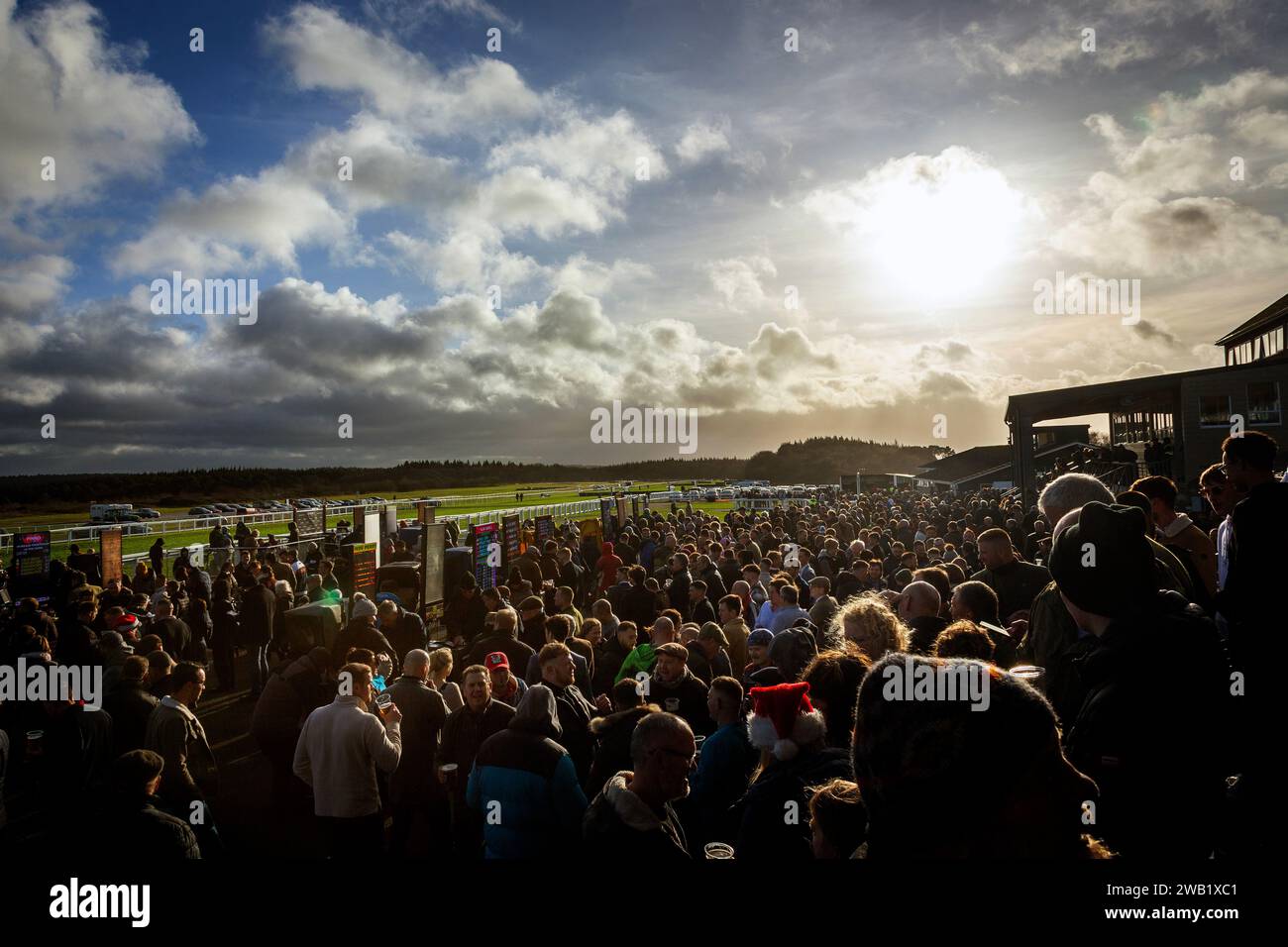 Exeter Racecourse ist ein Vollblut-Pferderennen in der Nähe der Stadt Exeter, Devon, England. In der Region ist sie als Haldon Racecourse bekannt Stockfoto