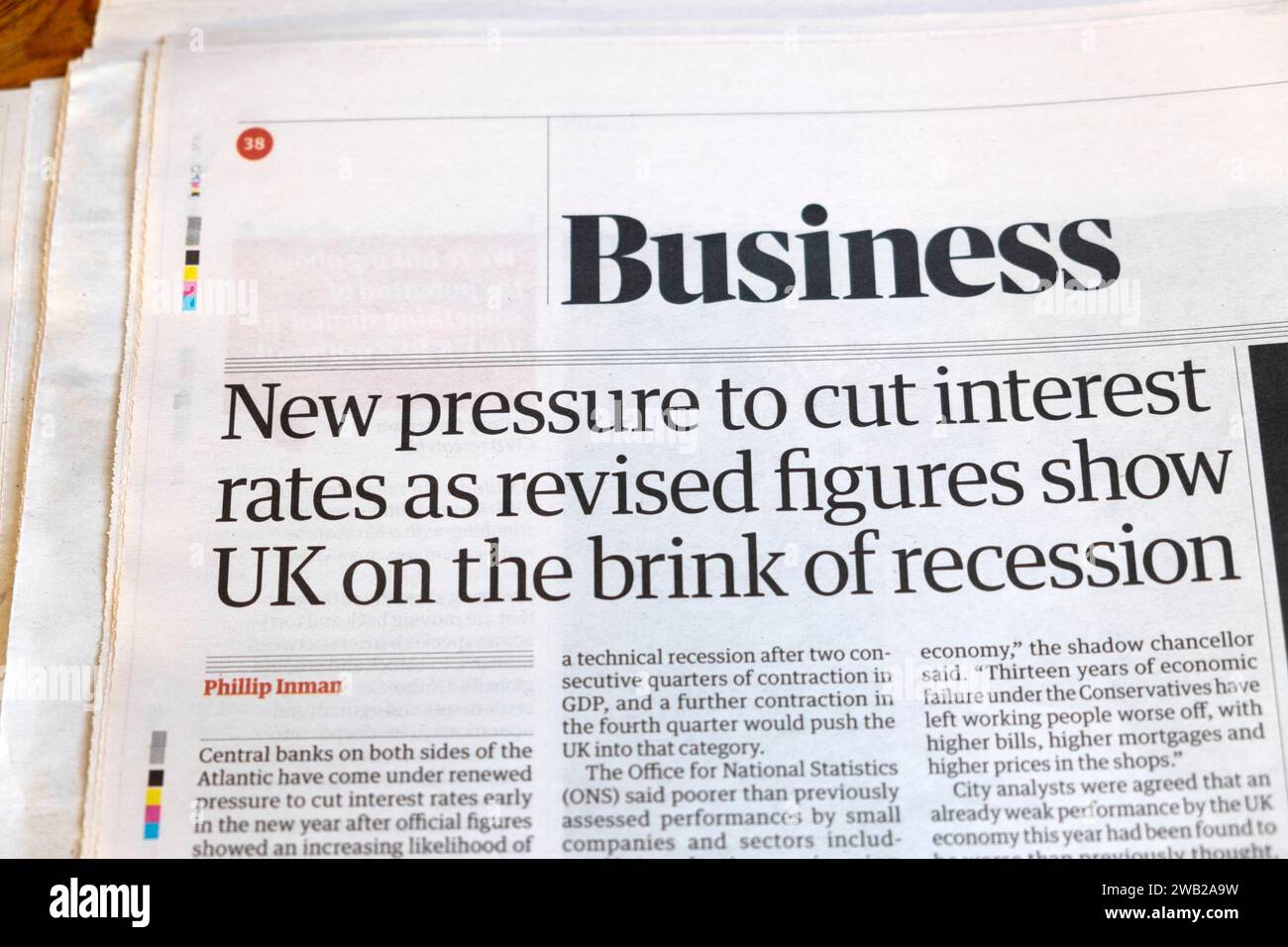 "Neuer Druck, die Zinsen zu senken, da die überarbeiteten Zahlen zeigen, dass das Vereinigte Königreich am Rande der Rezession steht", titelt die Zeitung Guardian 23. Dezember 2023 UK KATHY DEWITT Stockfoto