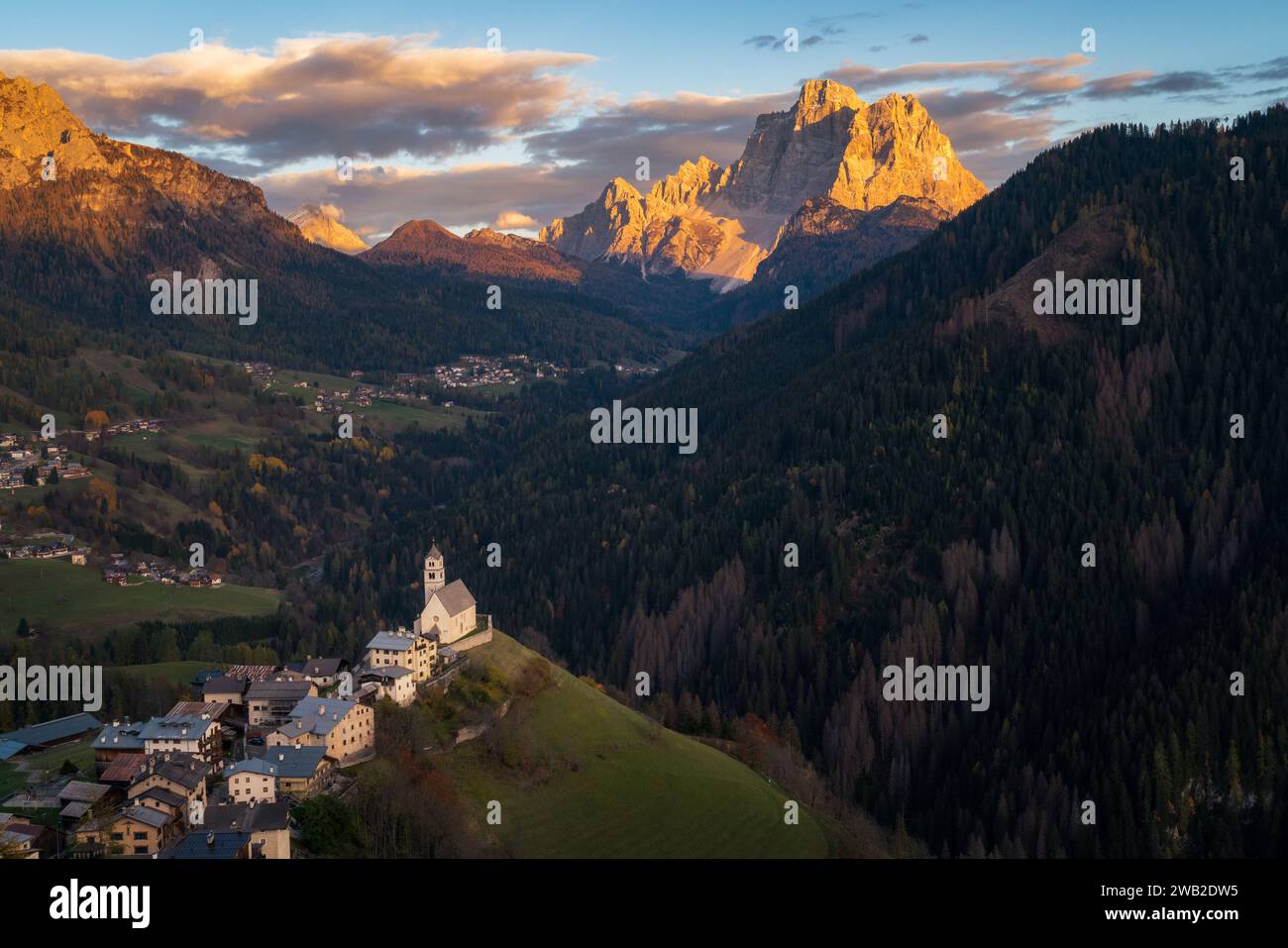 Selva di Cadore and Monte Pelmo at sunset Stockfoto
