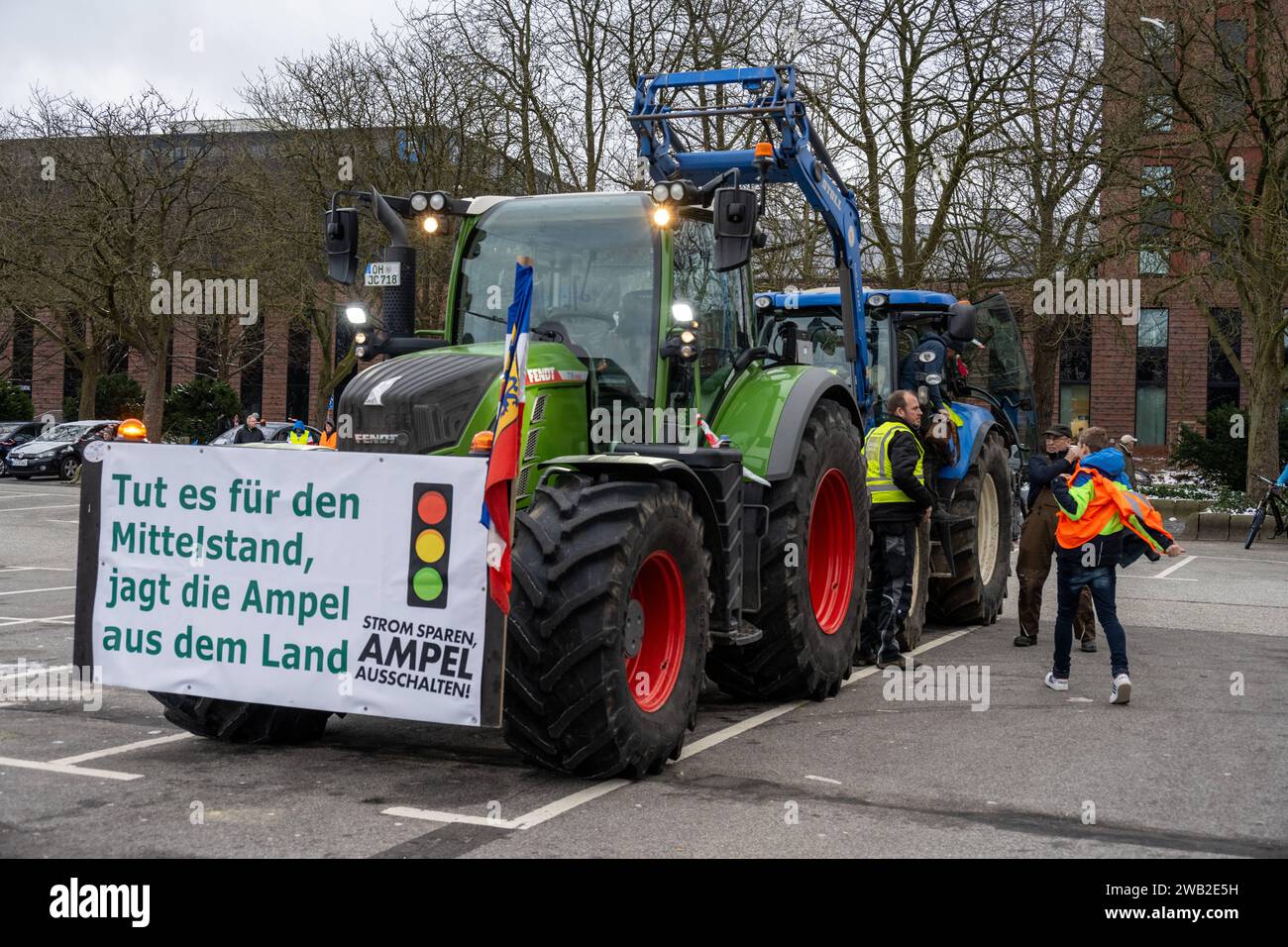 Protestaktion Der Bauern Gegen Die Streichung Von Subventionen Der ...