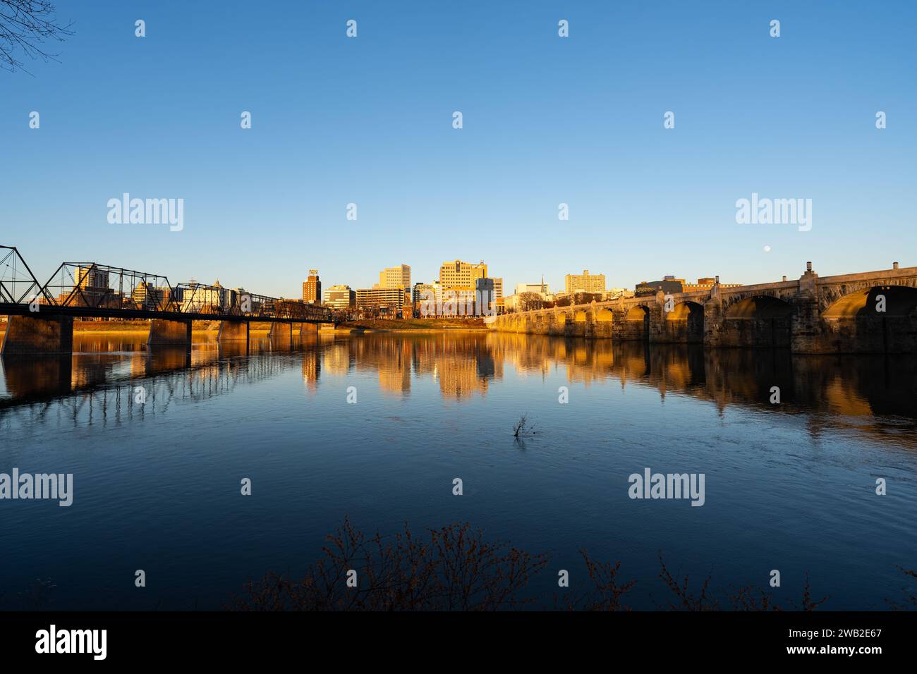 Skyline Von Harrisburg Pennsylvania Bei Sonnenuntergang Stockfoto
