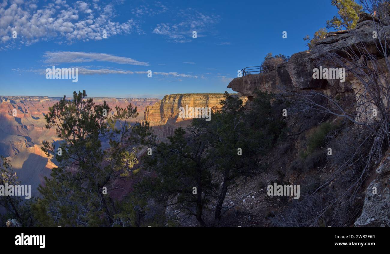 Blick von unten auf den Mohave Point Overlook Stockfoto