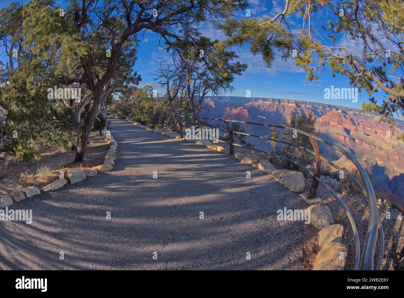 Gepflasterte Leitung zum Mohave Point AZ Stockfoto