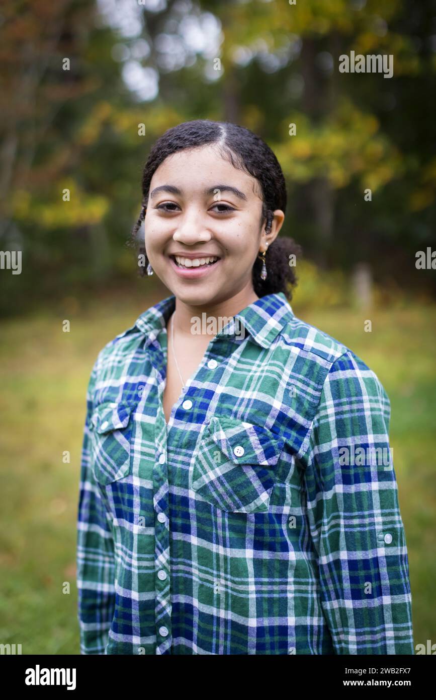 Porträt eines lächelnden Teenager-Mädchens Stockfoto