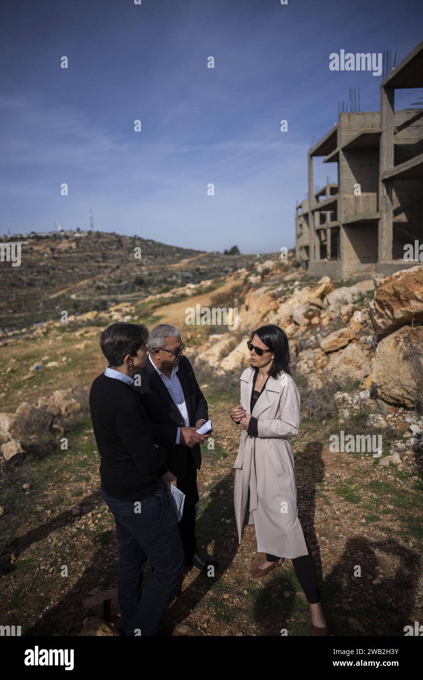 Annalena Baerbock Buendnis 90/die Gruenen, Bundesaussenministerin, reist vom 07.01-14.01.2024 nach Israel, in die Palaestinensischen Gebiete, in die Arabische Republik Aegypten, in die Libanesische Republik, in die Republik der Philippinen, nach Malaysia und in die Republik Singapur. Besuch des Dorfes Al-MazraöÄÃ ah Al-Qibliyah, Paelestinensische Gebiete am 08.01.2024 Al-MazraöÄÃ ah Al-Qibliyah Palaestinensische Gebiete *** Annalena Baerbock Buendnis 90 die Gruenen , Bundesaußenministerin, reist vom 07 01 14 01 2024 nach Israel, die Palästinensischen Gebiete, die Arabische Republik Ägypten, Th Stockfoto