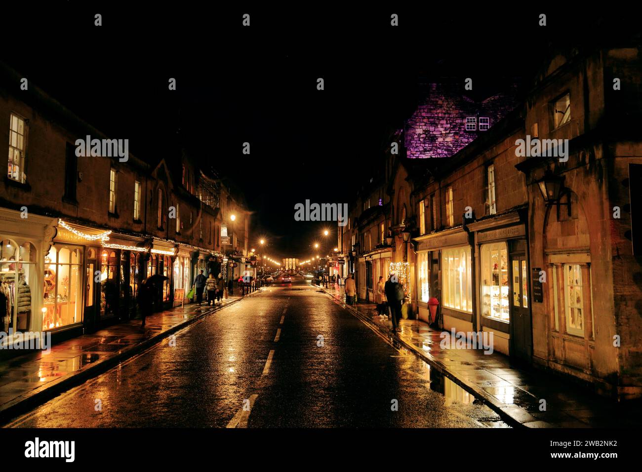 Pulteney Bridge und Great Pulteney Street mit Weihnachtsbeleuchtung, Bath, Somerset Stockfoto