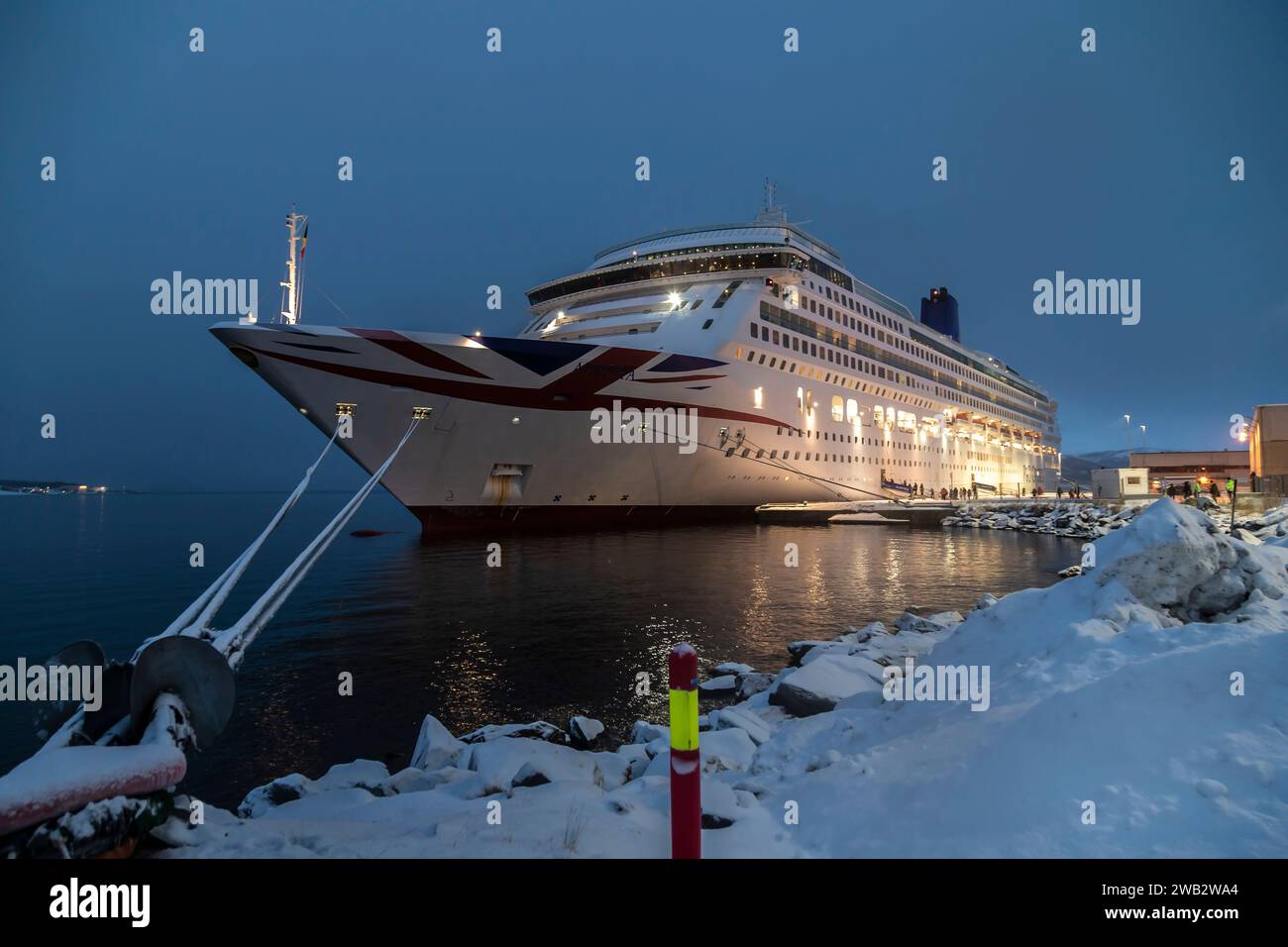 P & O Aurora legte auf seiner Weihnachtskreuzfahrt 2023 in Alta, Norwegen, an. Stockfoto