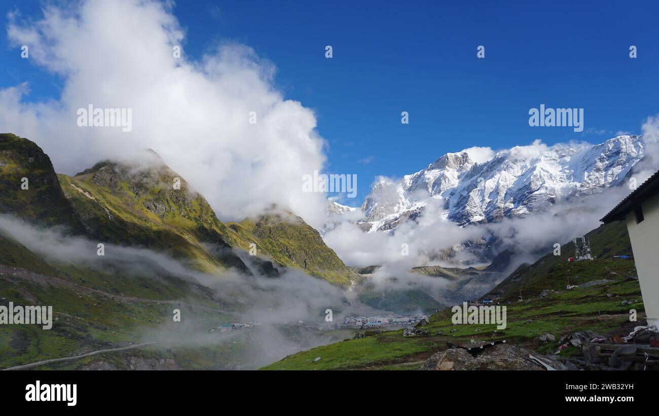 Der majestätische Himalaya vom Kedarnath Tempel in Uttarakhand, Indien Stockfoto