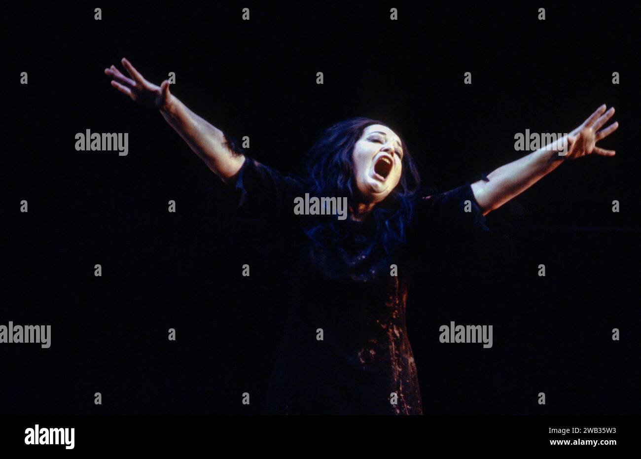 Gwyneth Jones (Elektra) in ELEKTRA an der Royal Opera, Covent Garden, London WC2 27/06/1988 Musik: Richard Strauss Libretto: Hugo von Hofmannsthal nach Sophocles Dirigent: Gerd Albrecht Designer: Isabel Lambert Regie: Rudolf Hartmann Stockfoto